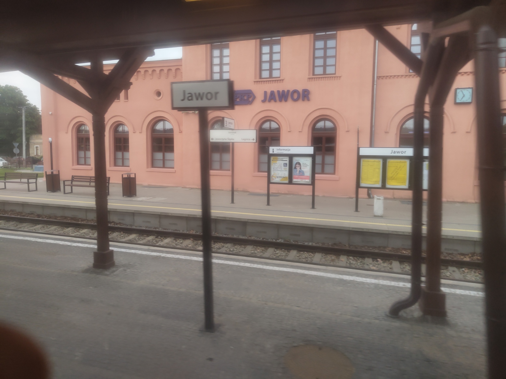 Photo of railway platforms with signs that have modern black sans serif lettering on white signs with black border