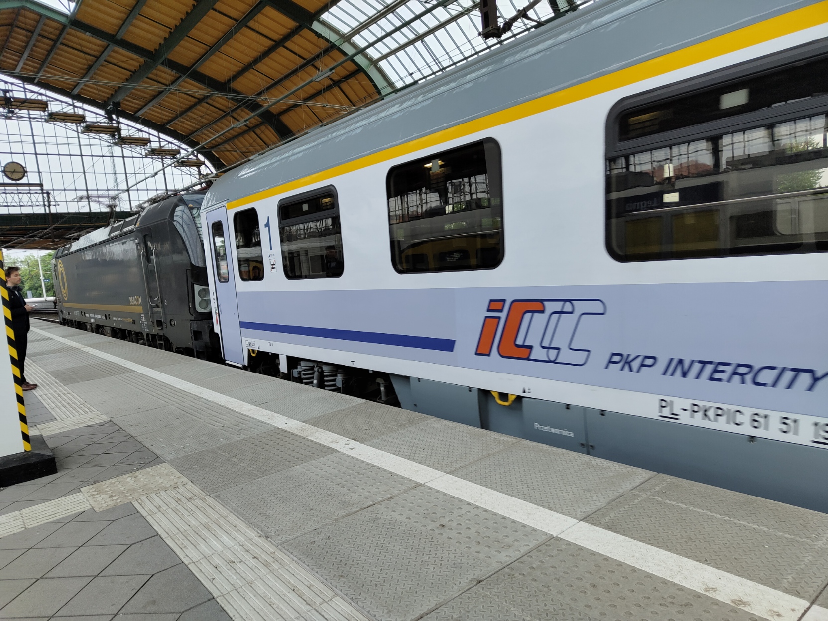 Black Vectron locomotive and a first class PKP Intercity UIC-Z carriage