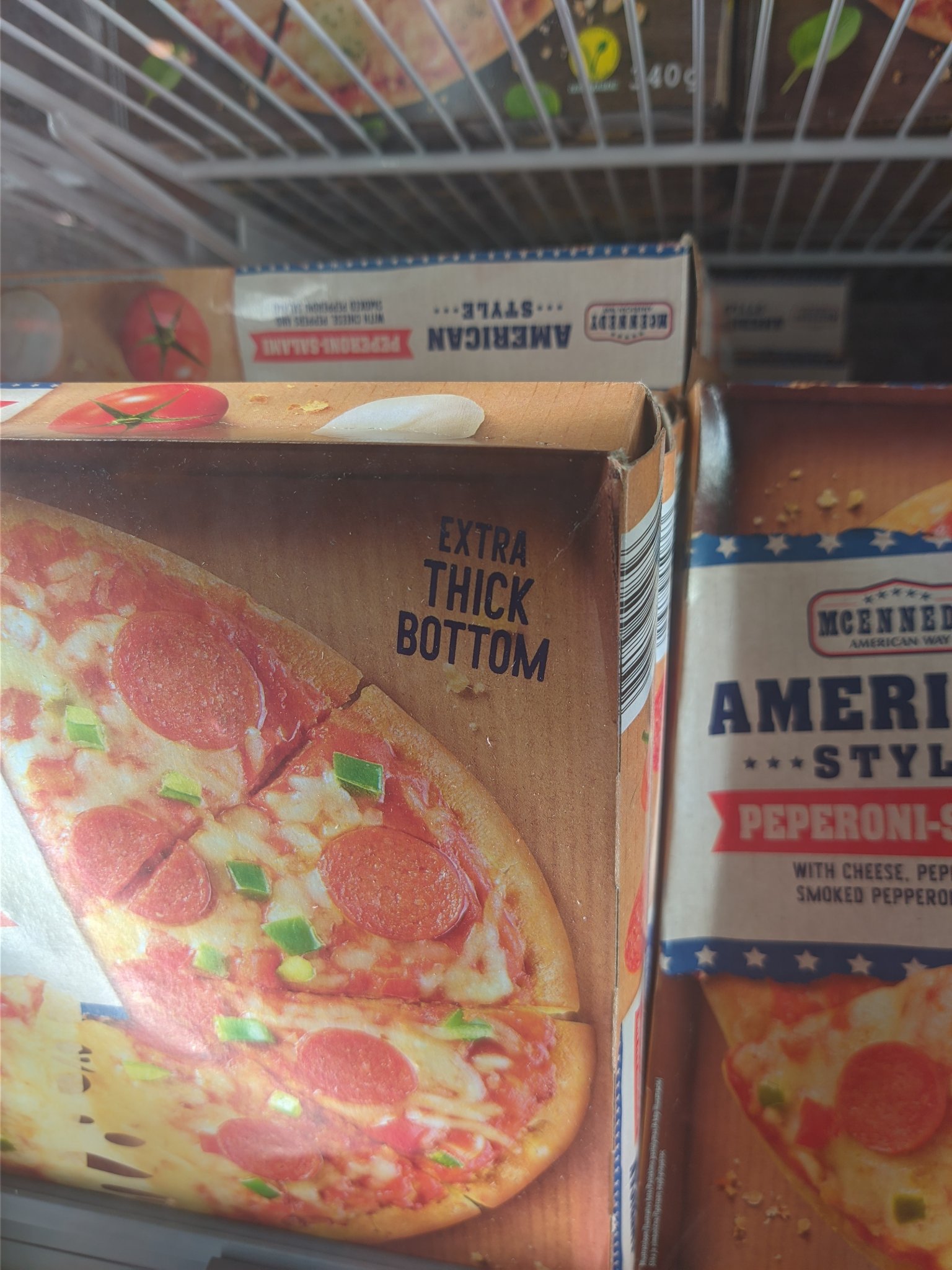 pizza box with text "extra thick bottom"