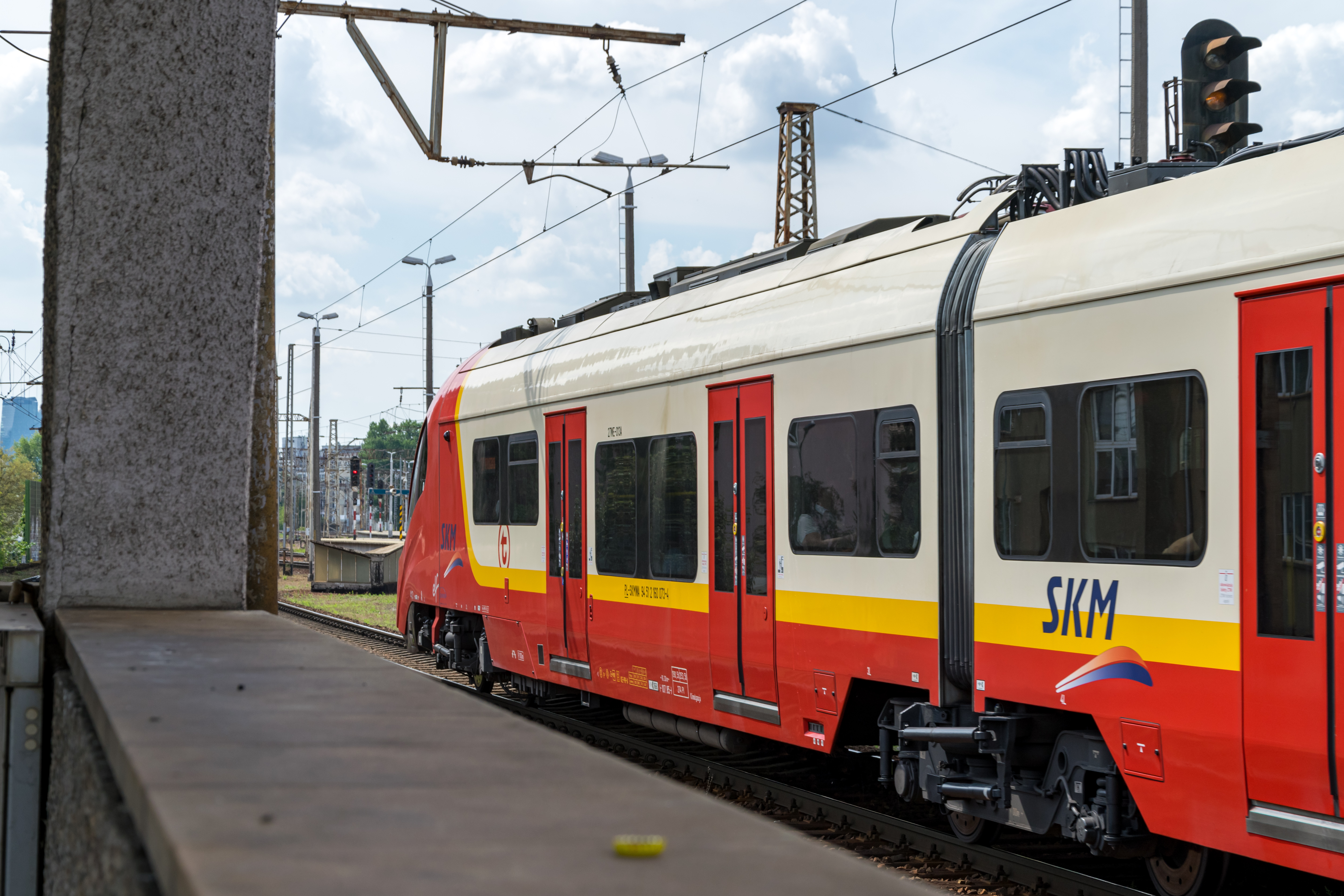 cream-red elf is departing