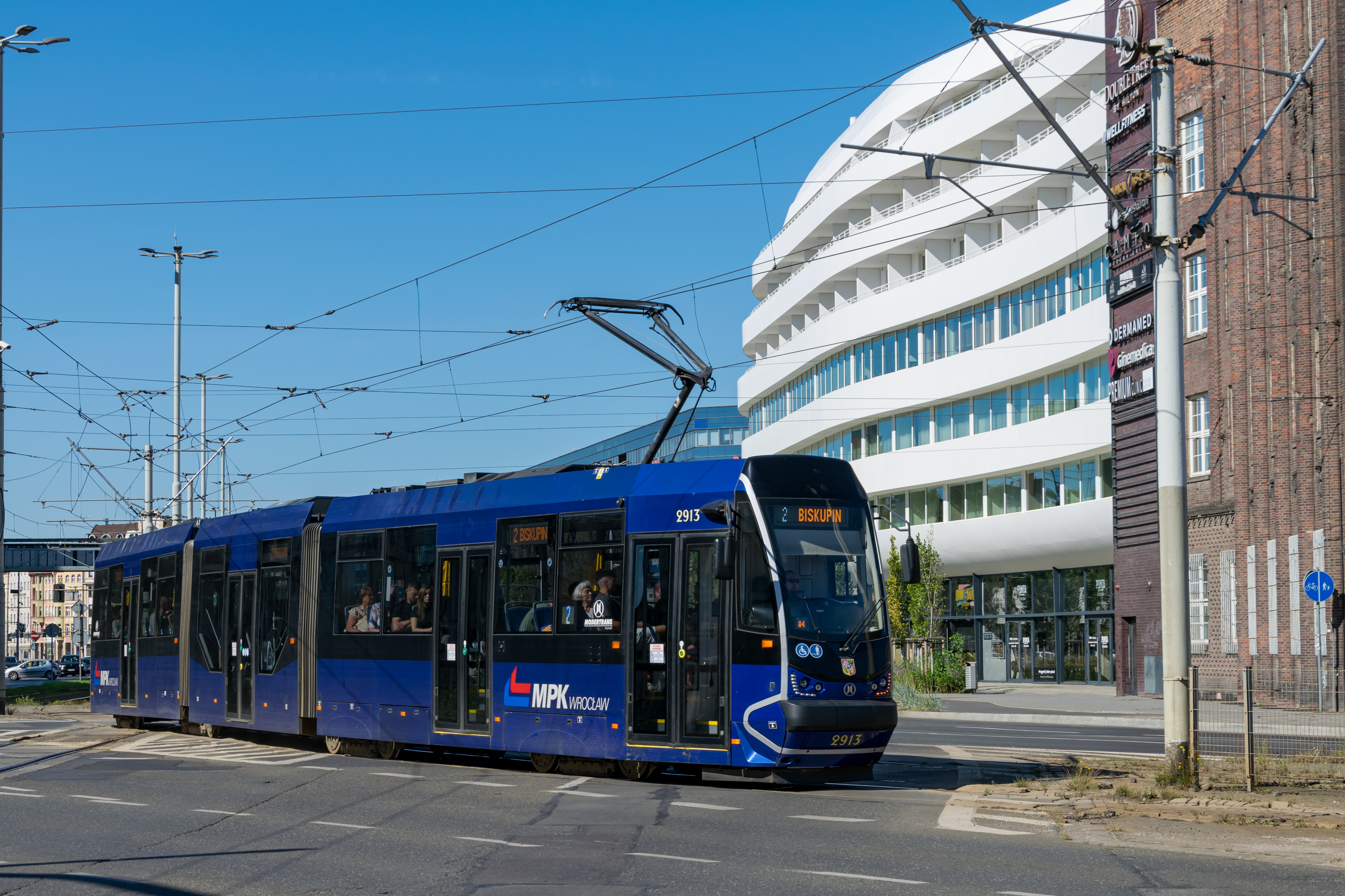 dark-blue high-floor tram with centre low-floor section