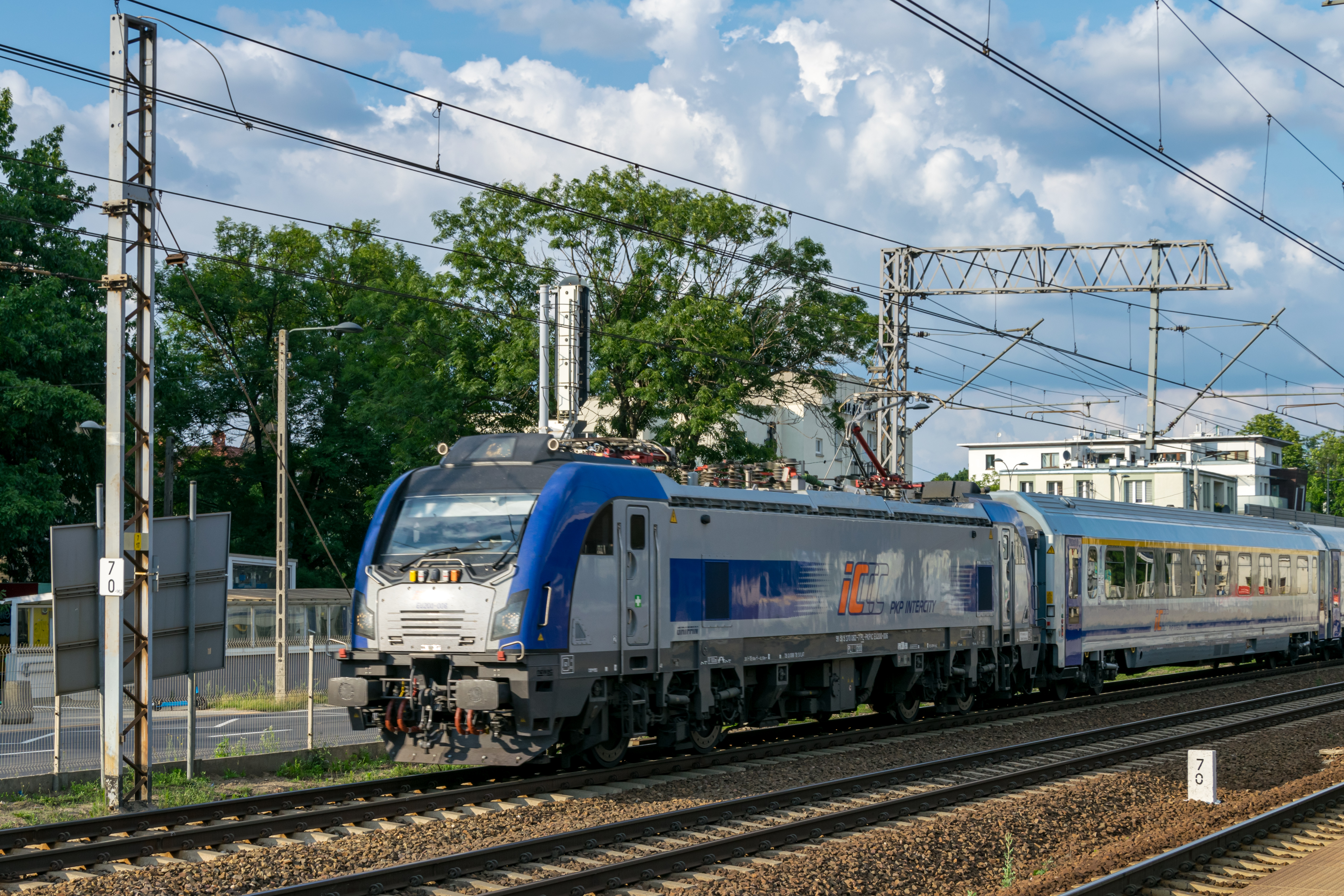 blue-silver locomotive pulling silver coaches