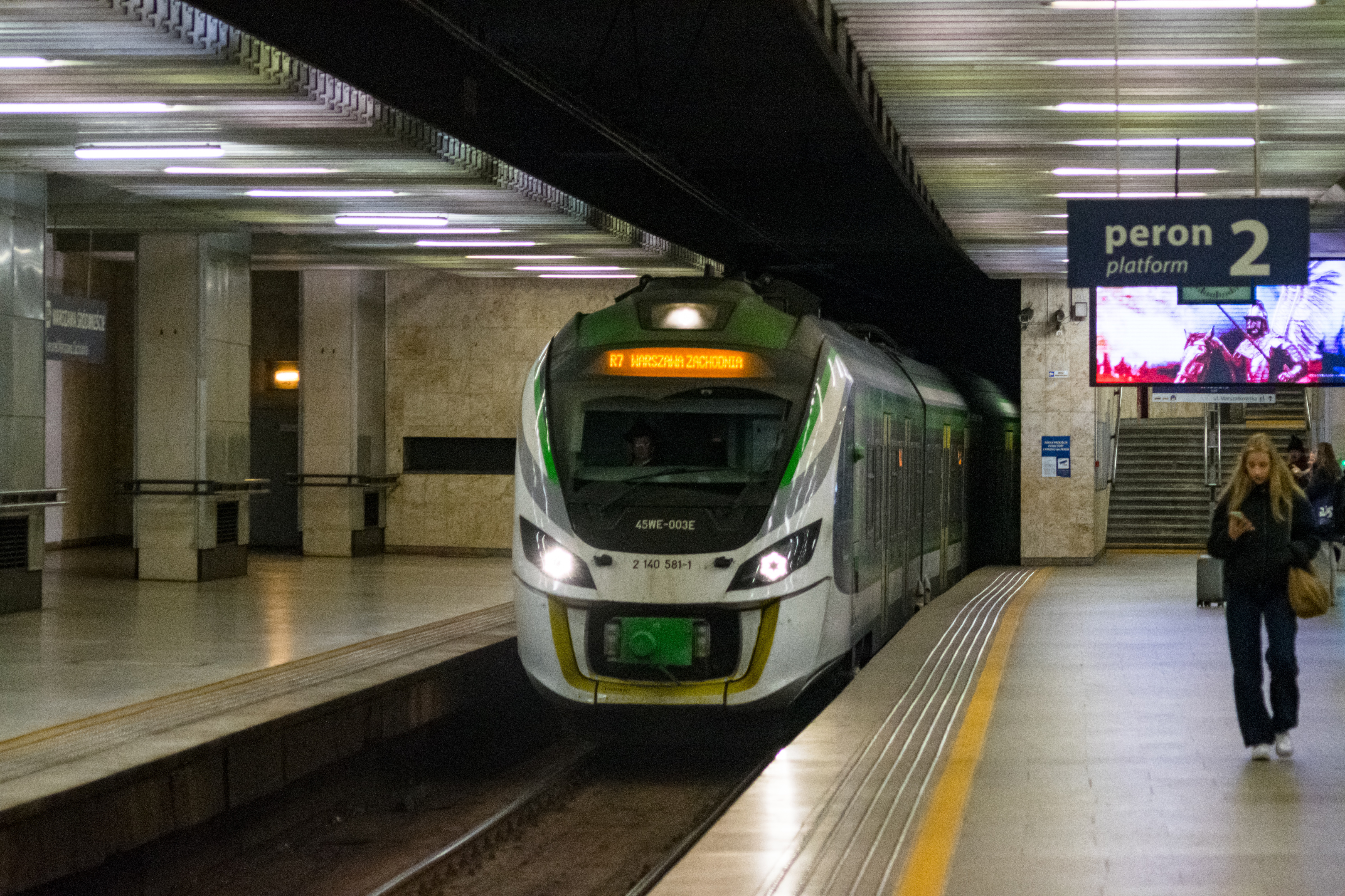 KM Impuls 45WE arriving at the station