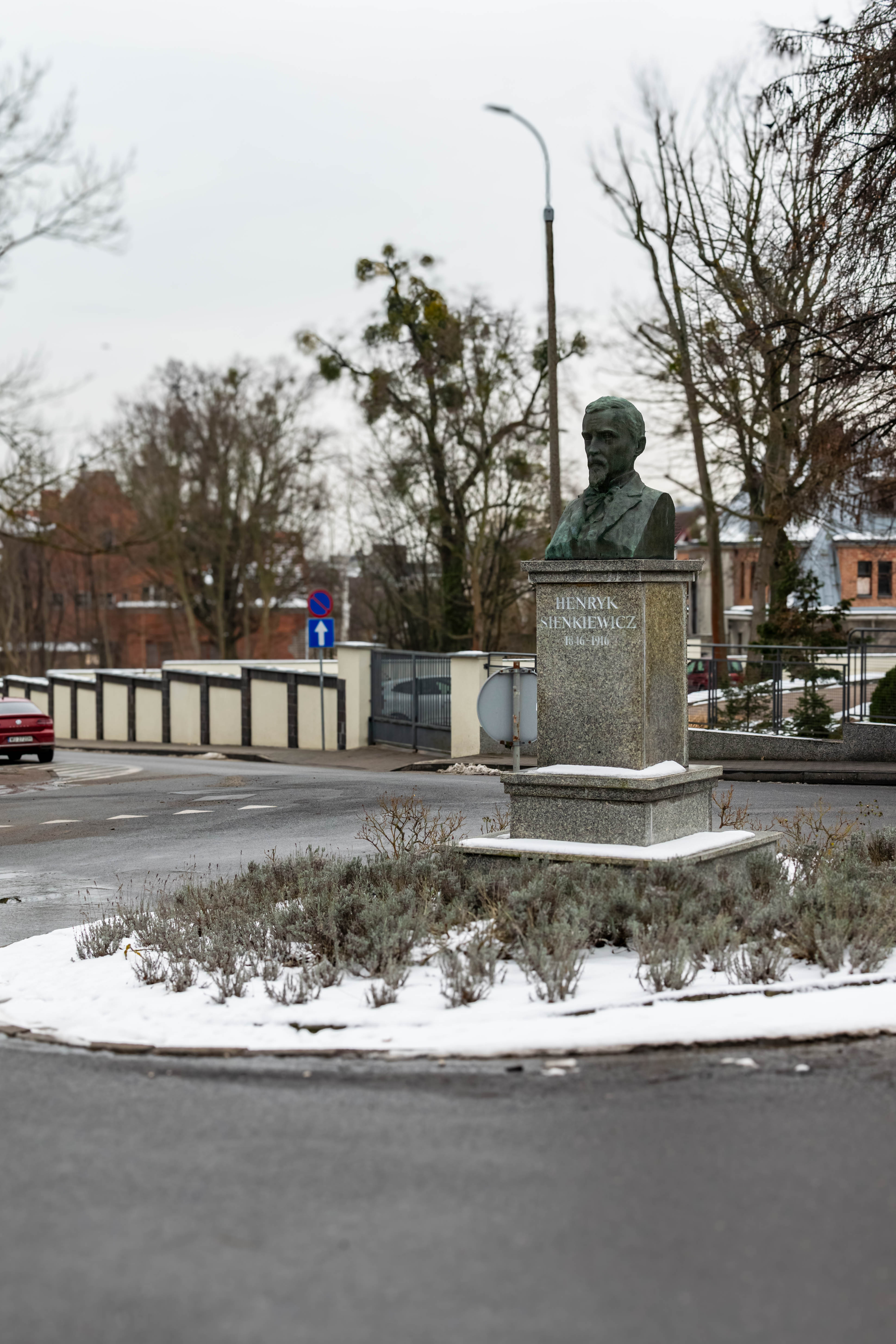 bust of Henryk Sienkiewicz, on a roundabout