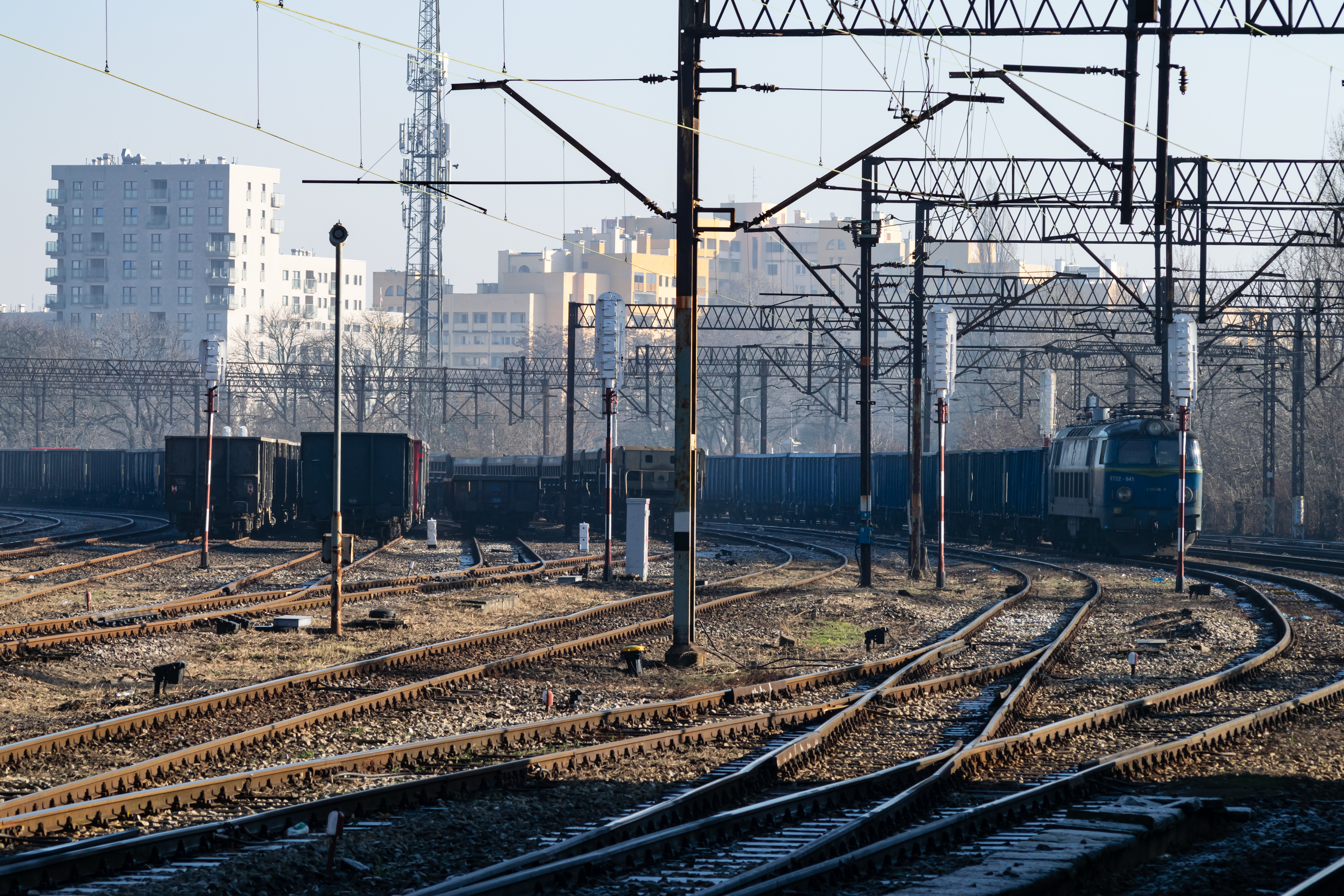lots of freight trains, and a kind of visible blue ET22 locomotive in the right