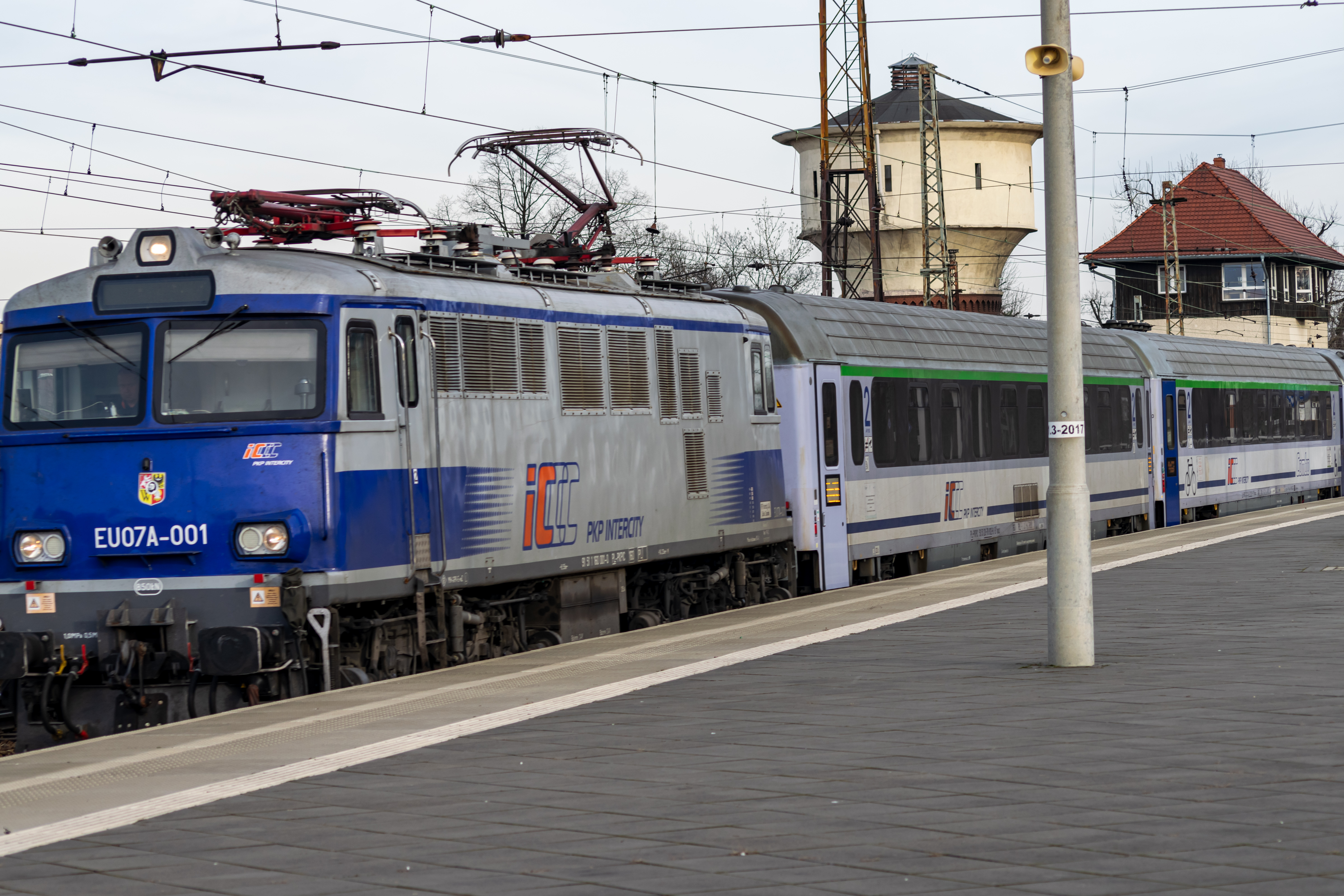 locomotive with two visible intercity coaches