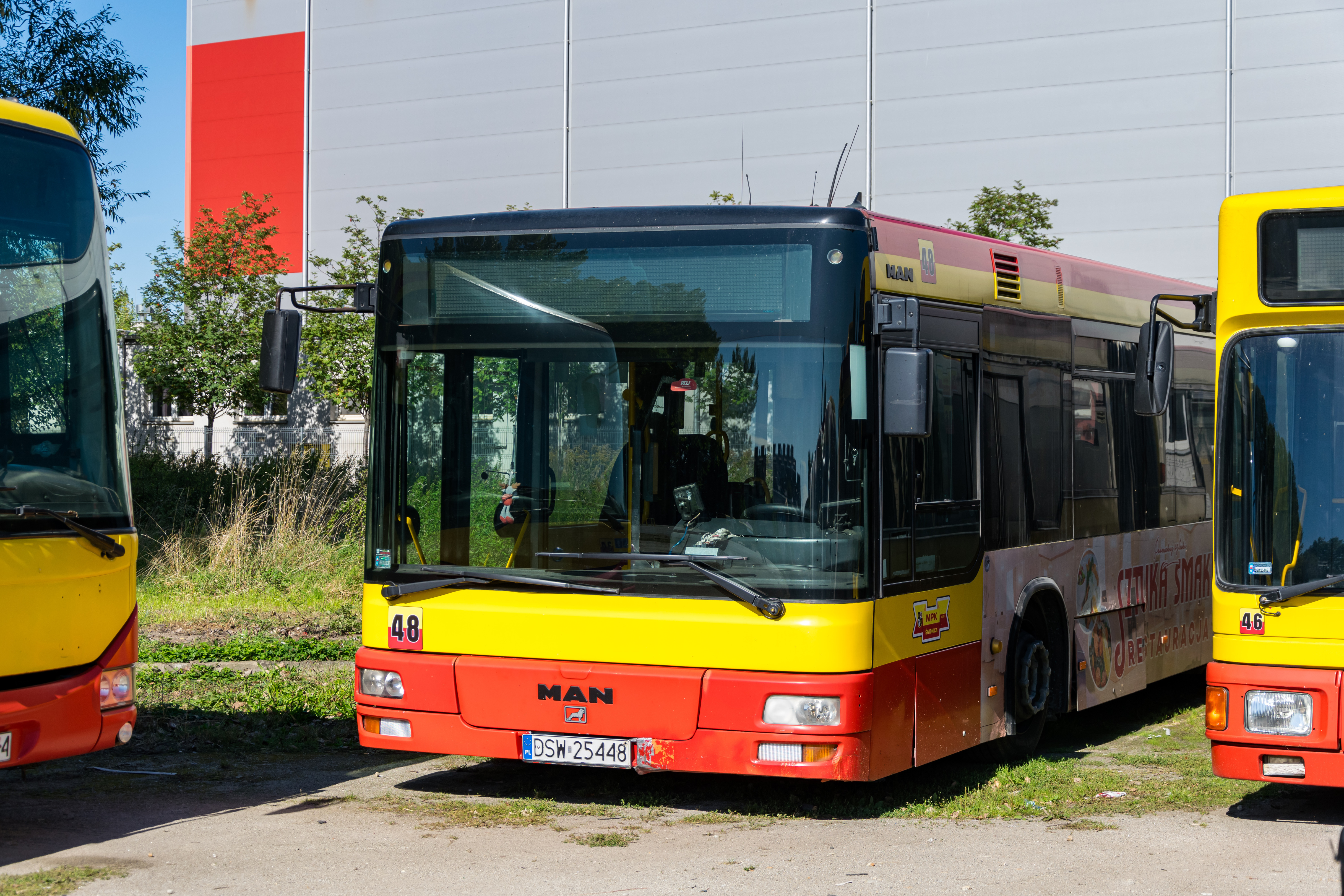 Retiring yellow-red articulated MAN NG313 bus