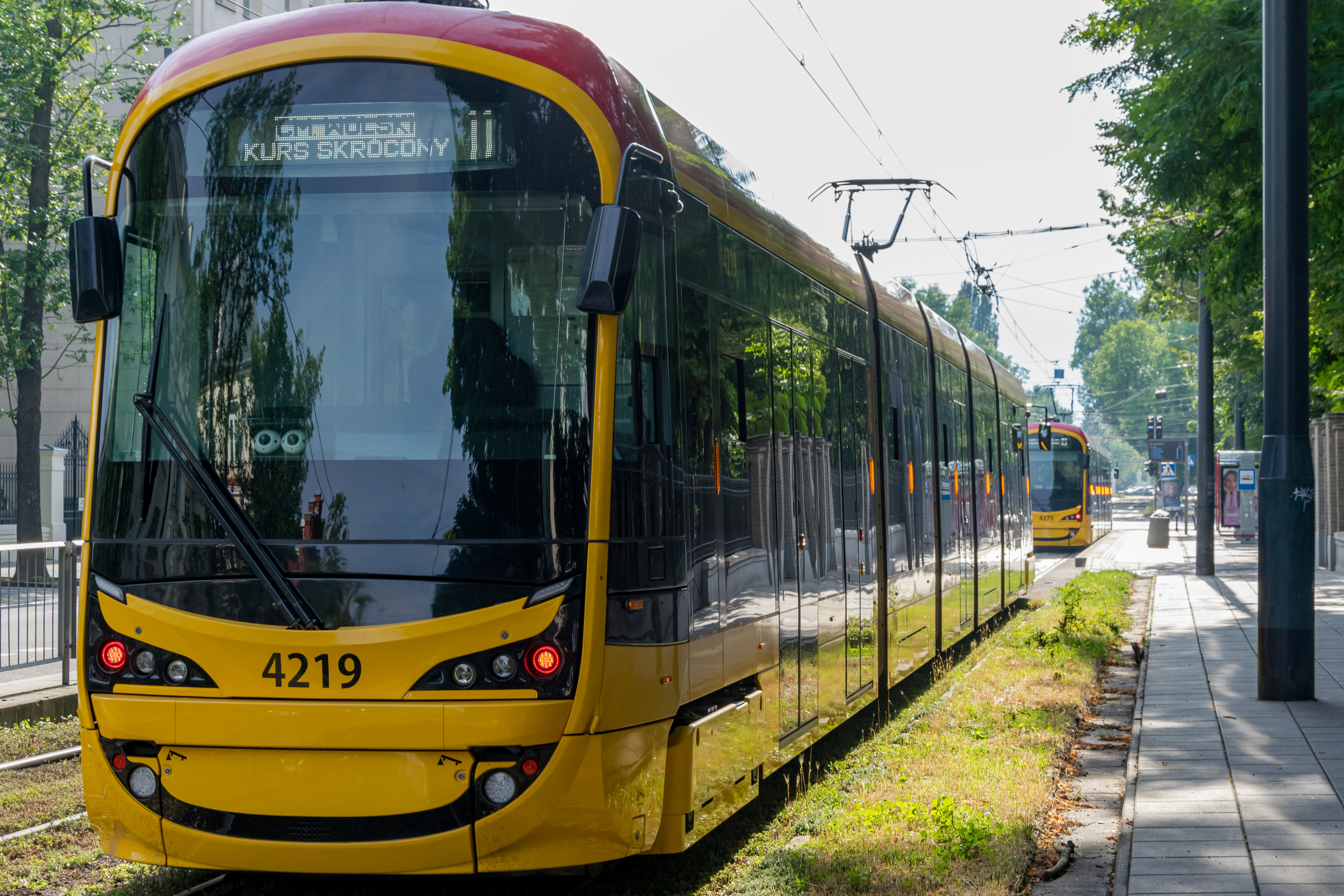 yellow-red tram not doing speed