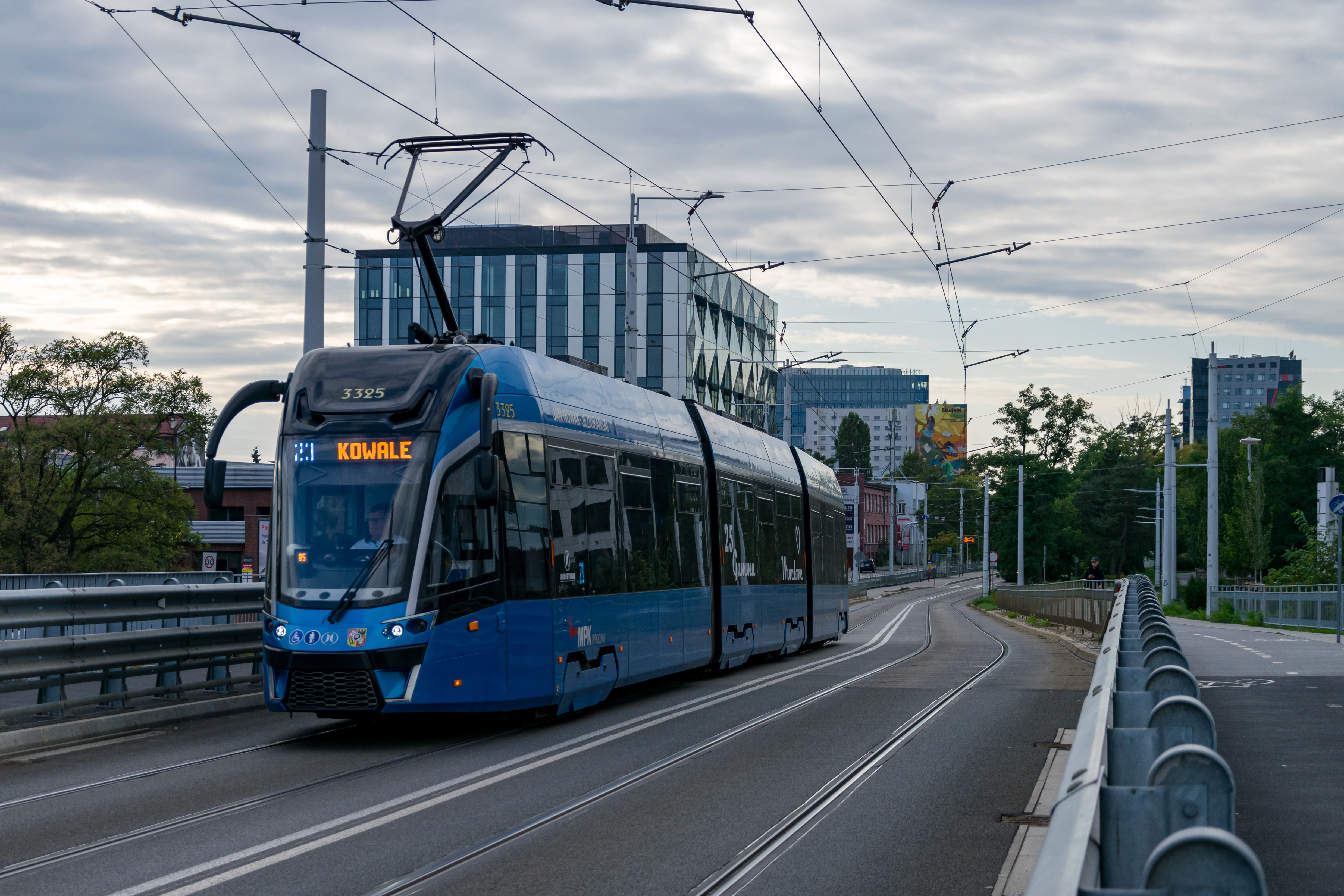 Blue Moderus Gamma tram at a bridge