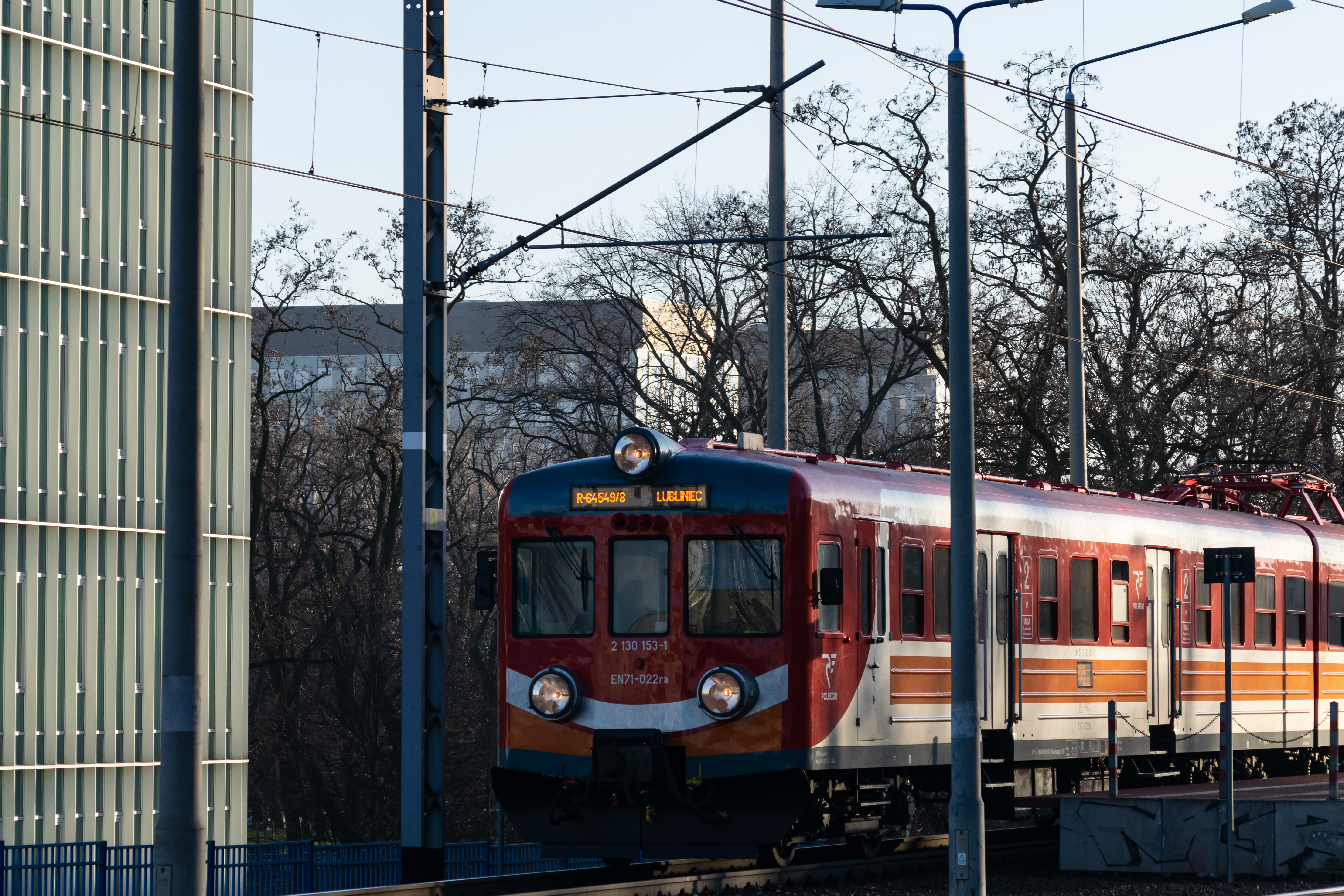 red-orange EN71 leaving the station