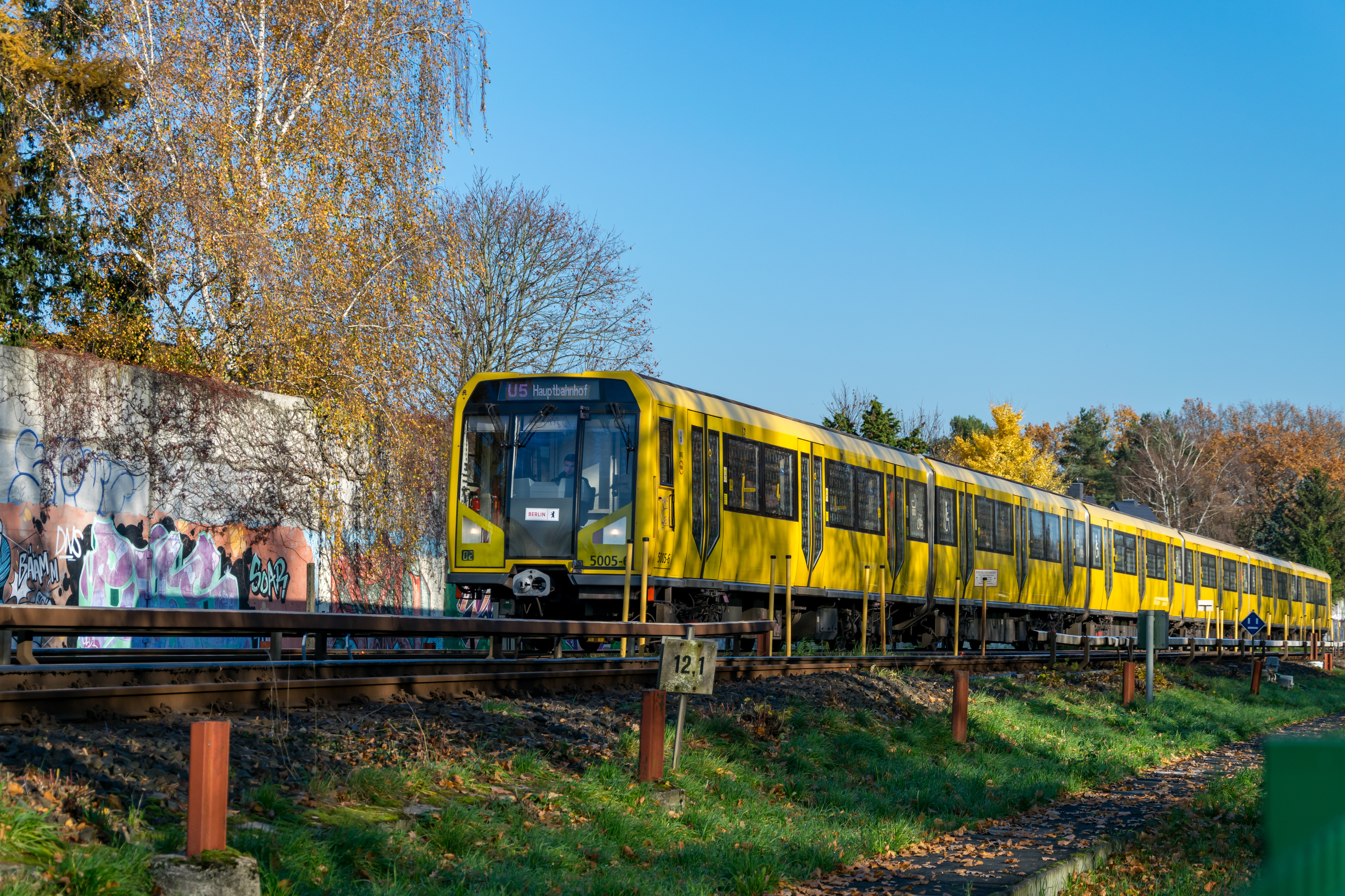 New-ish (but not really, it’s older than me) yellow metro train