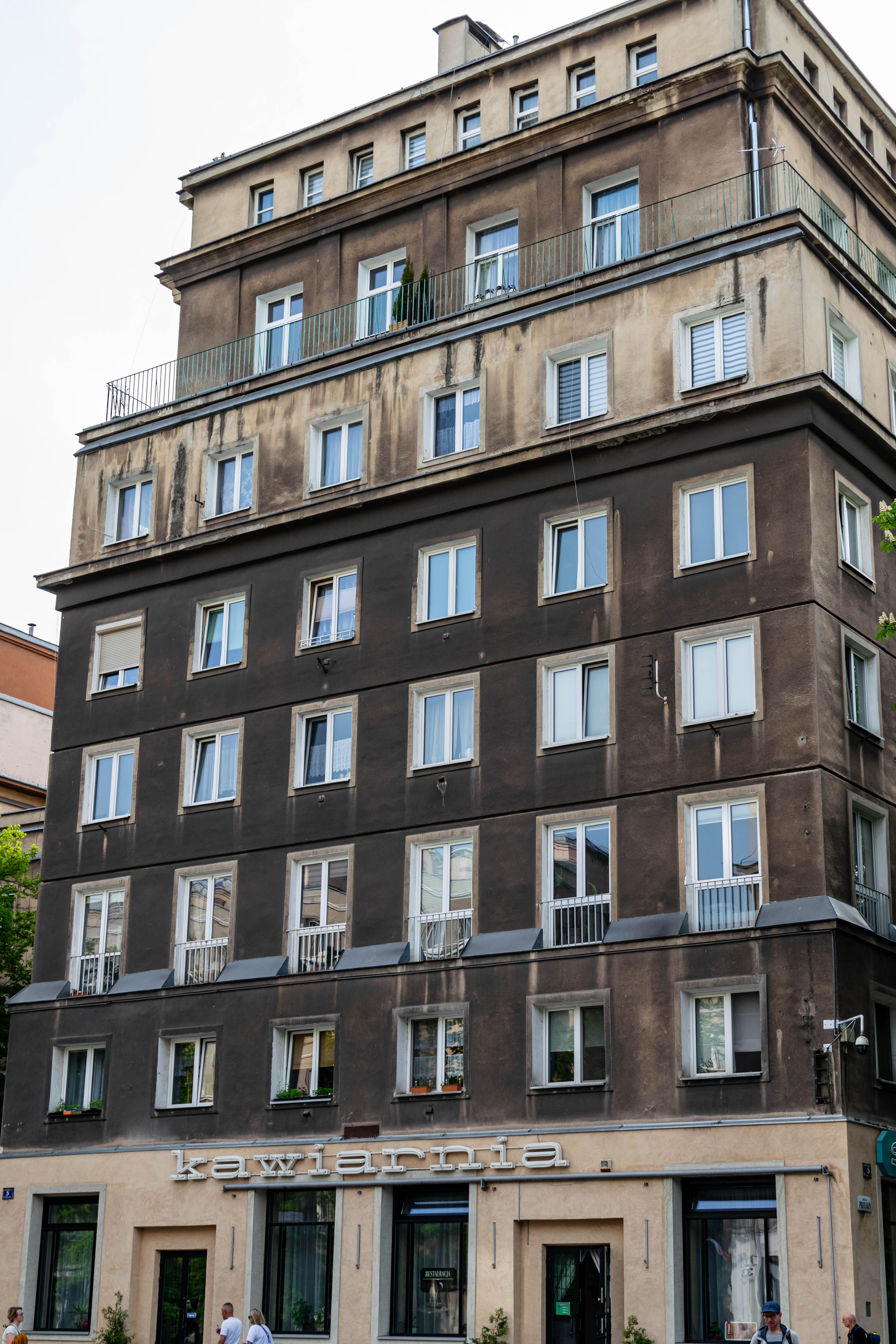 building with cool illuminated (I think?) "kawiarnia" sign