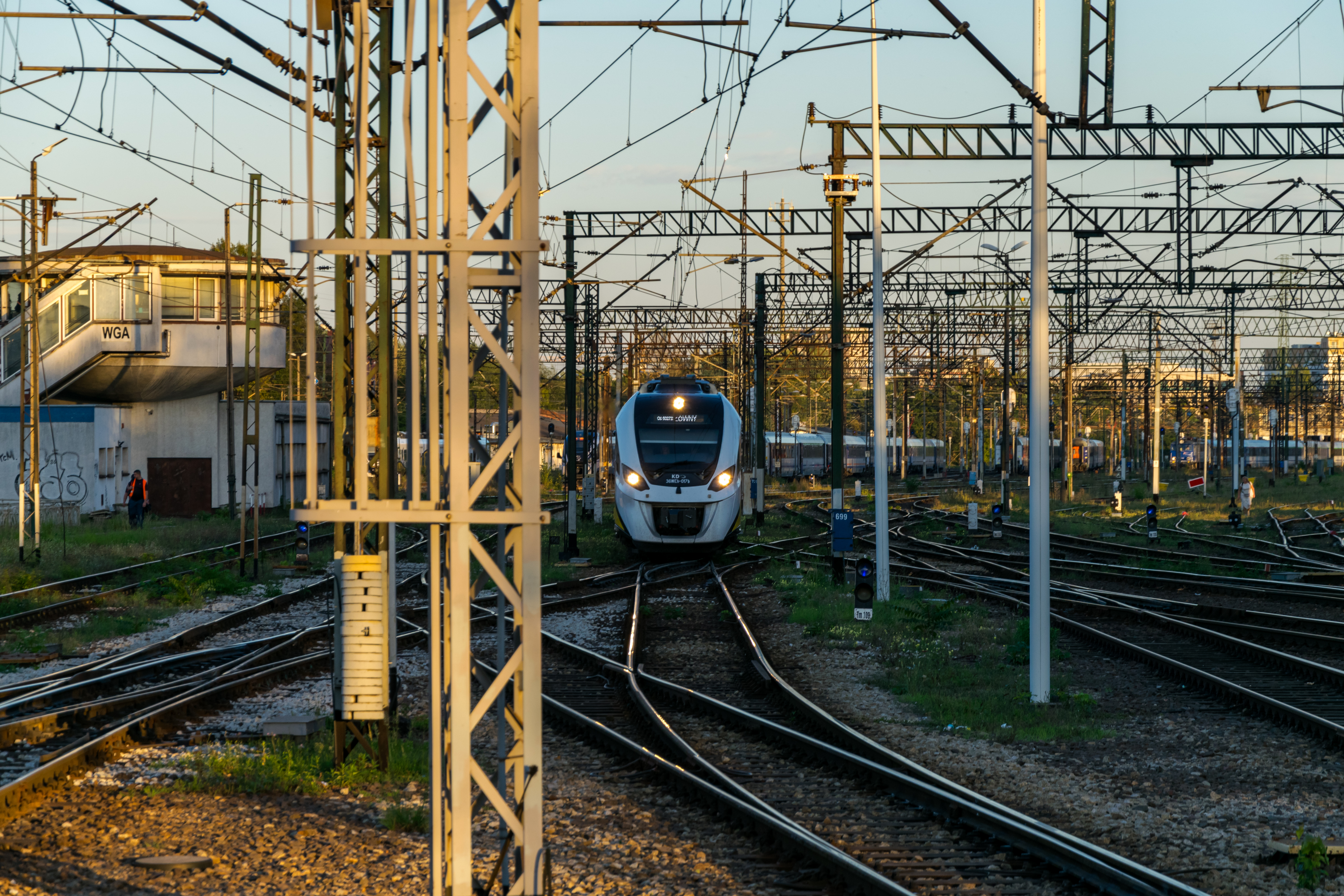 yellow-white impuls 2 from first photo but just arriving at the station