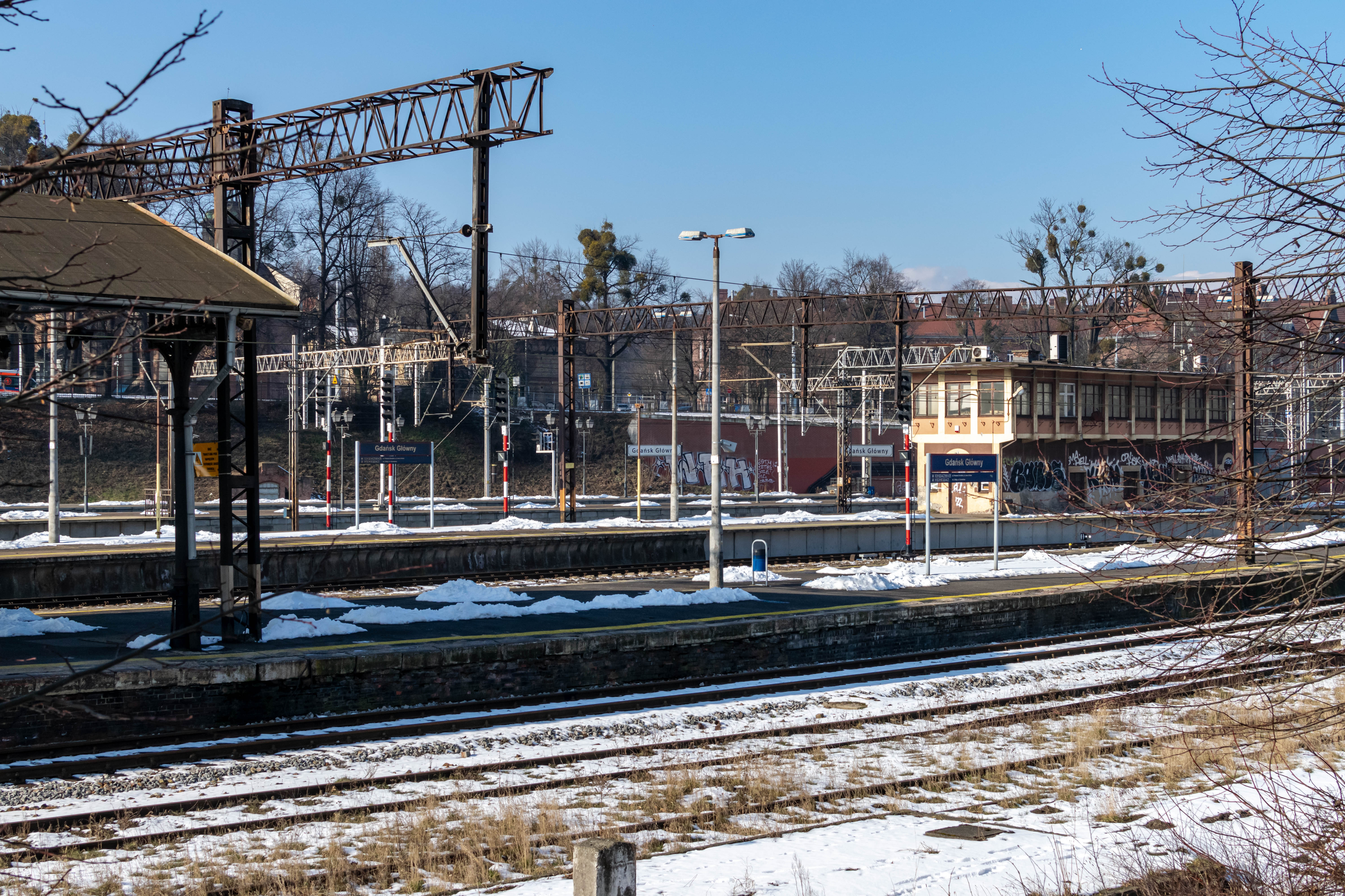 train platforms full of snow