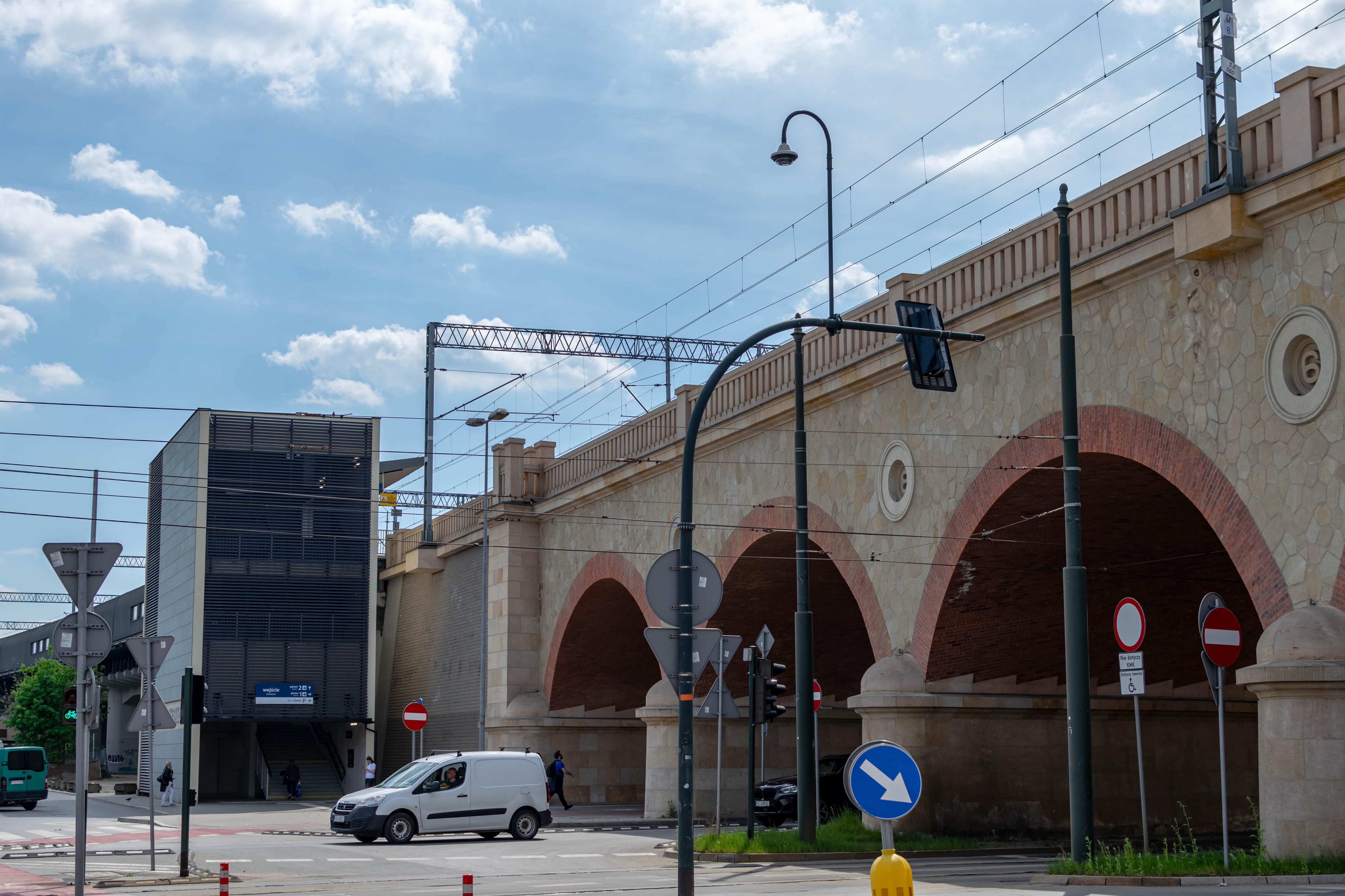 Railway bridge, with an entrance to a railway stop situated on it