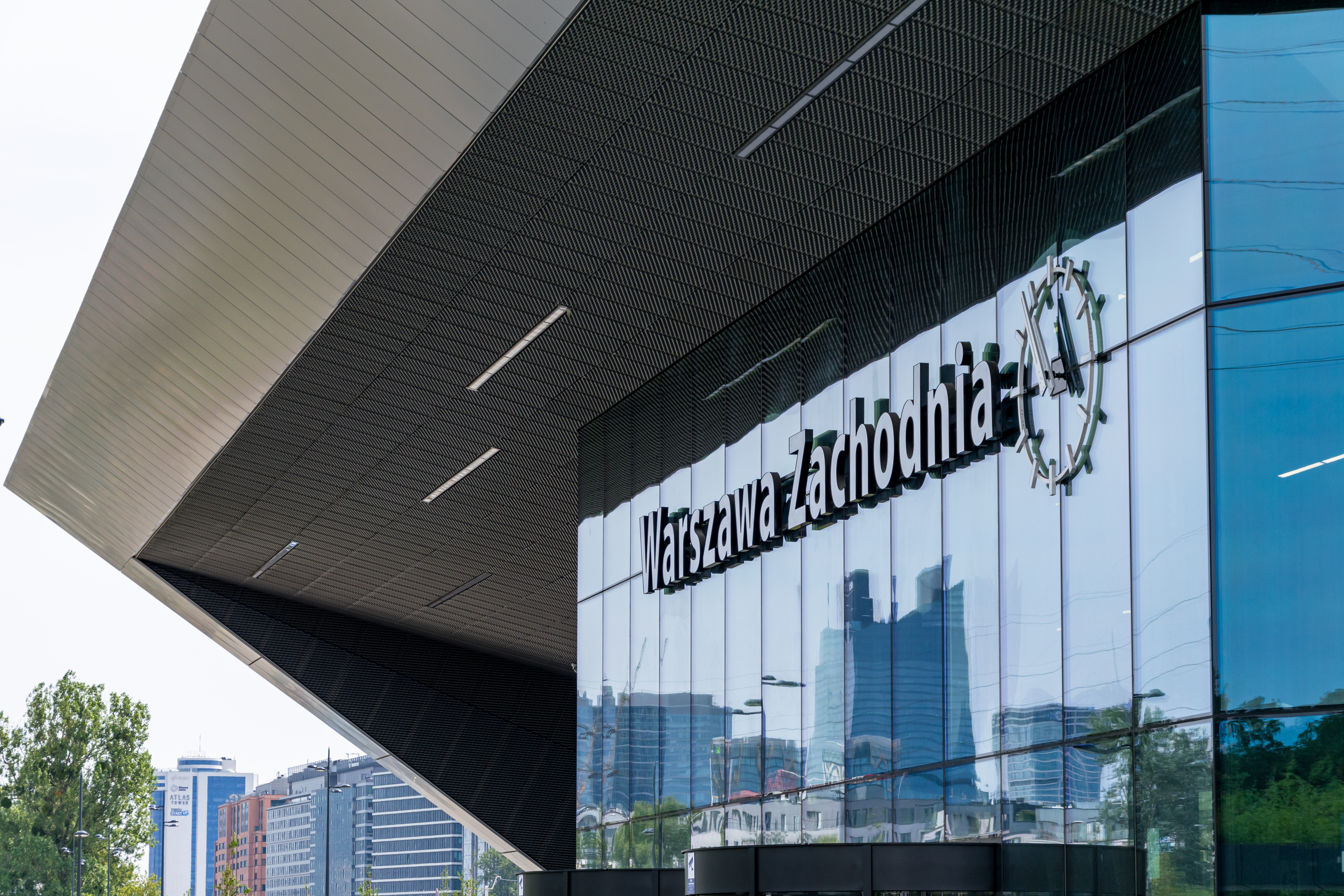 front of Warszawa Zachodnia train station, very glassy