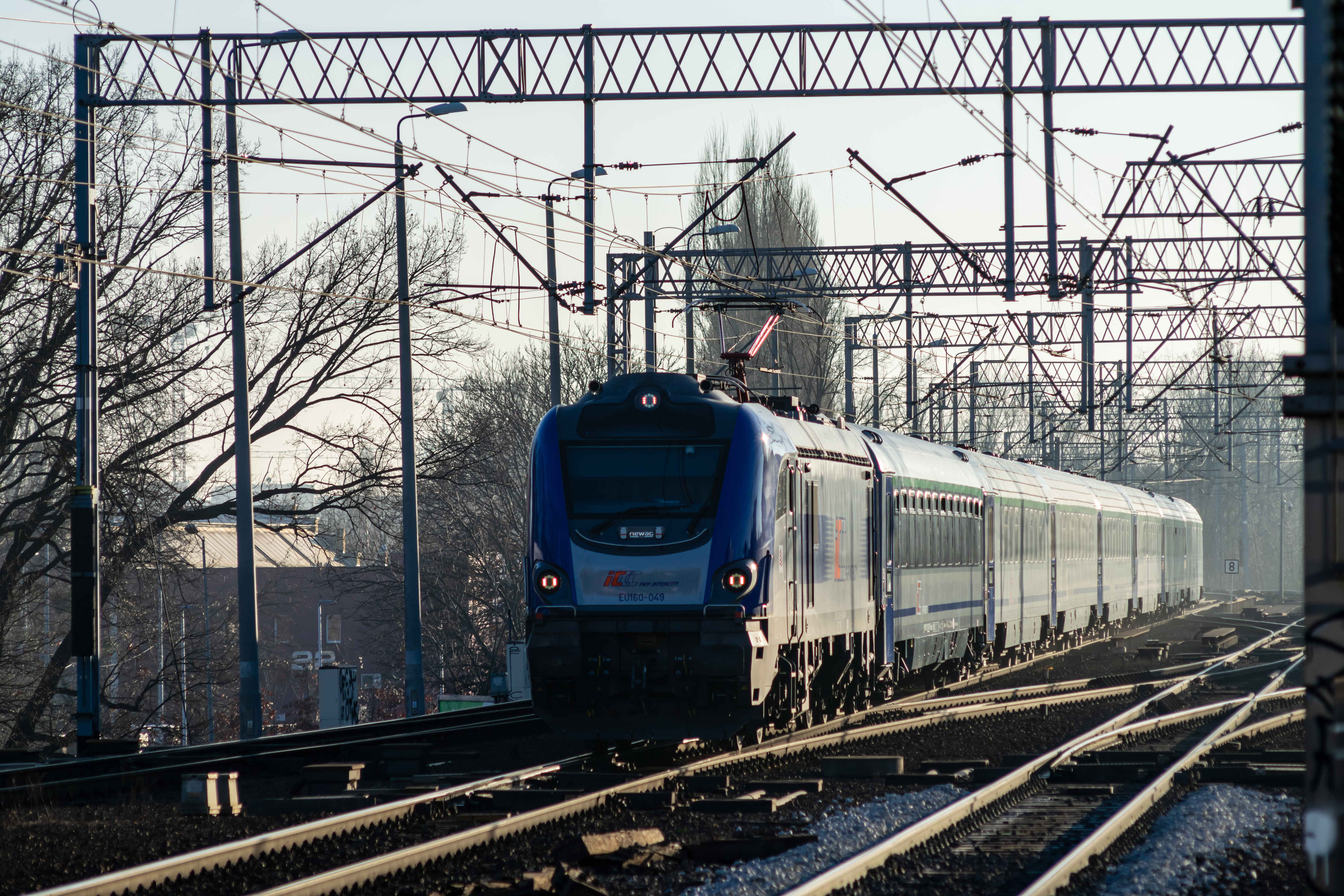 blue EU160 pulling like 8 coaches arriving at the station