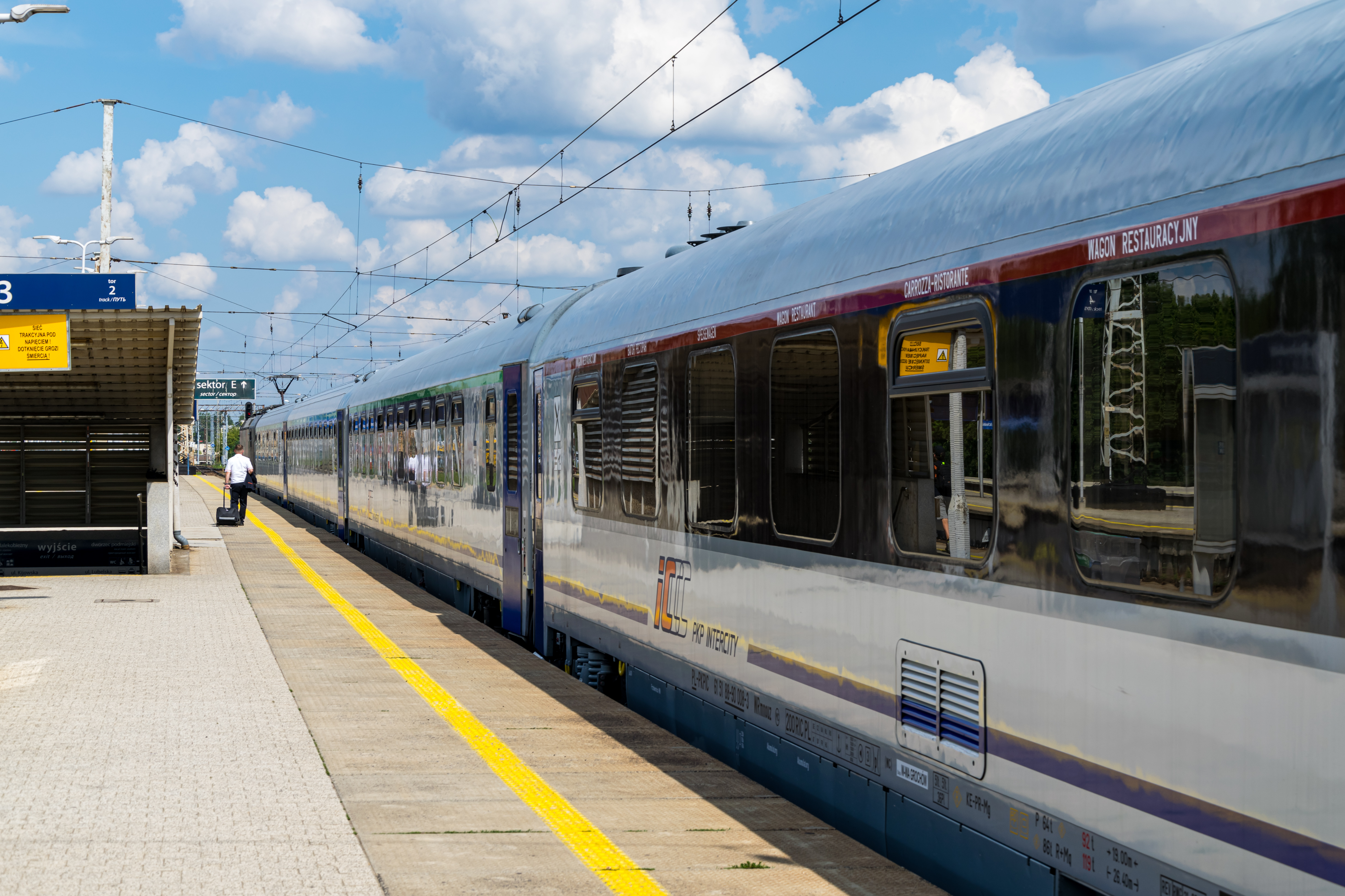 EC Sobieski arriving at the station