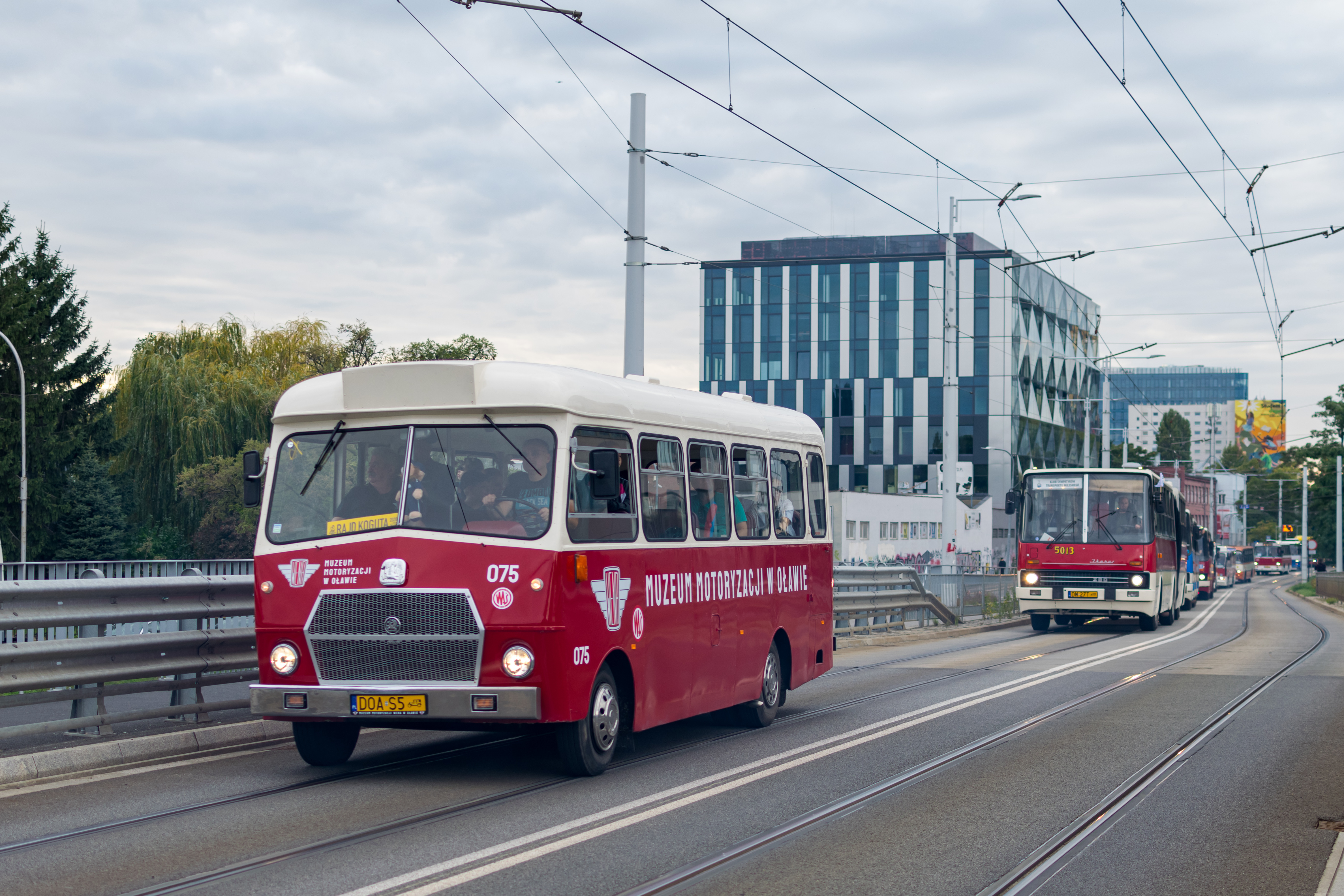 White-red Bedford VAS2 H
