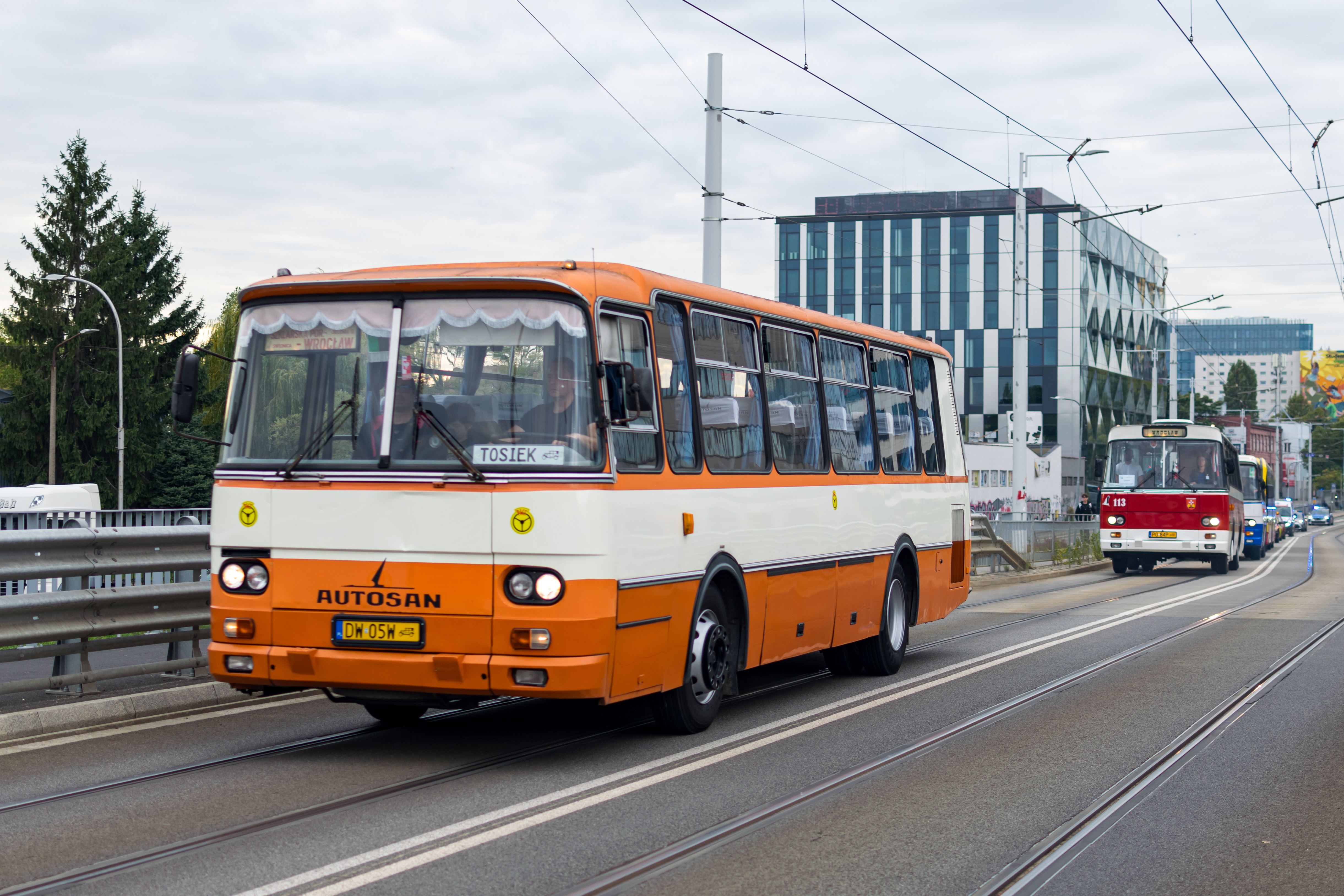 Orange-white Autosan H9