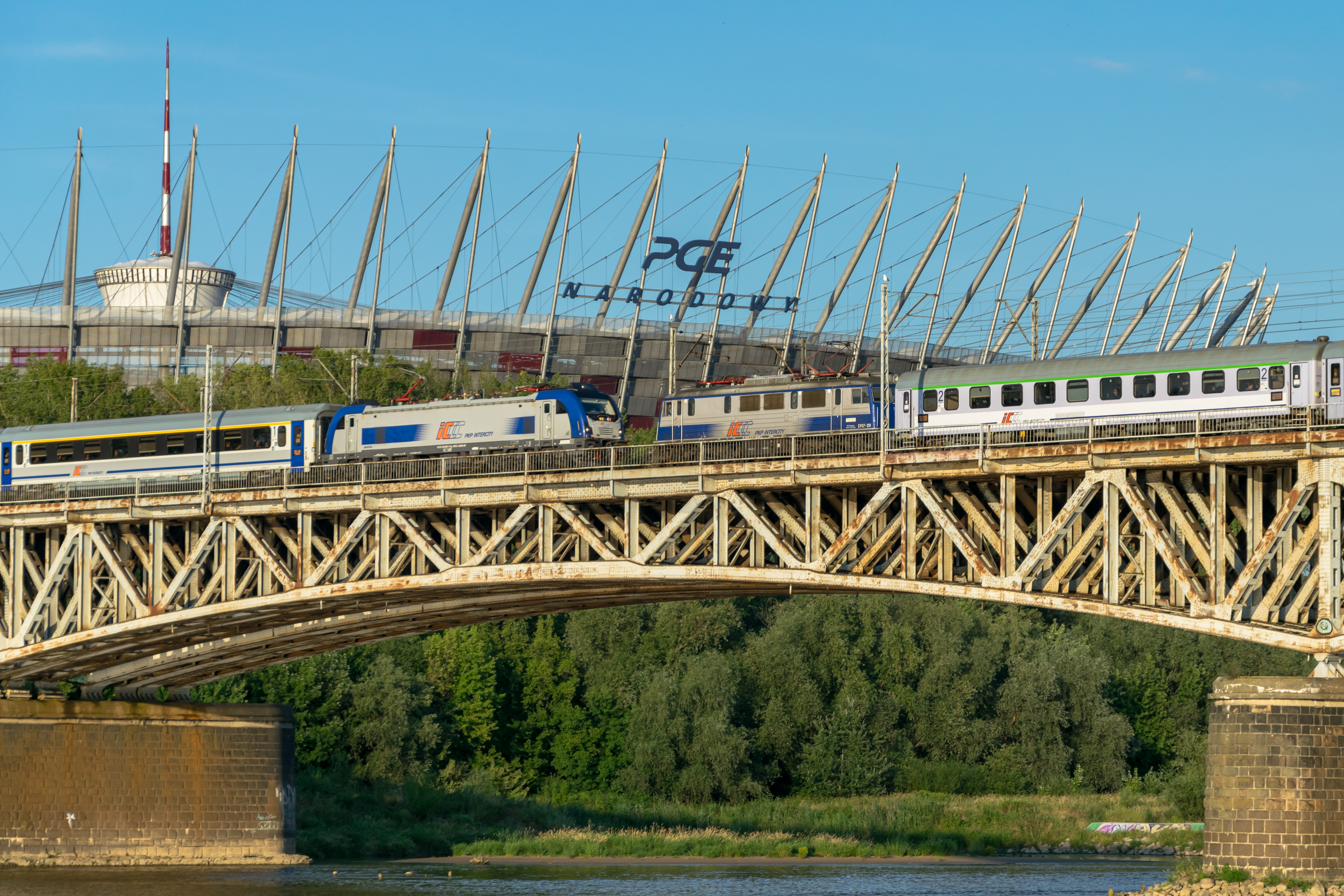 two trains passing each other, one has way newer rolling stock than the other