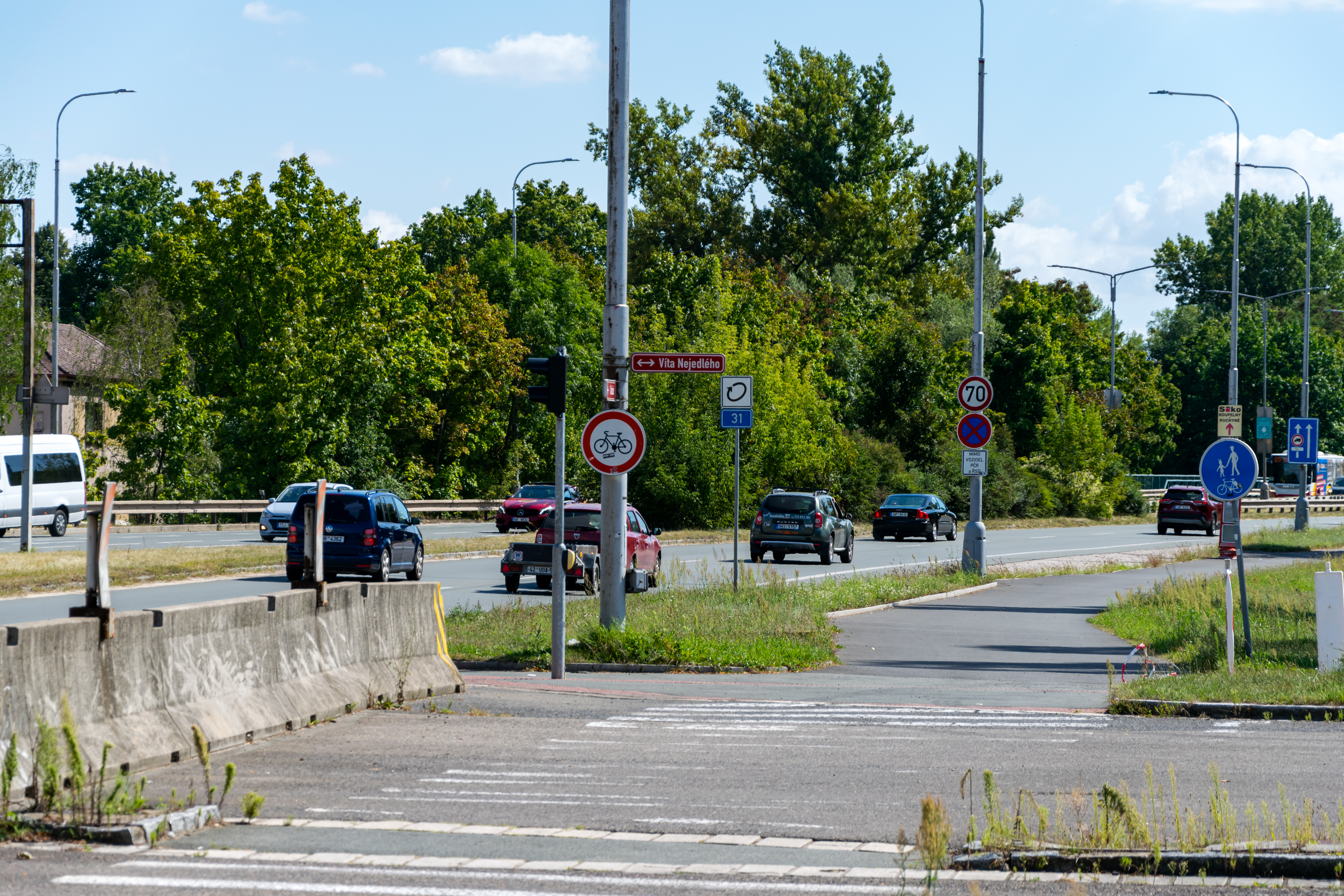 dead end street with a view at a a busy ring road