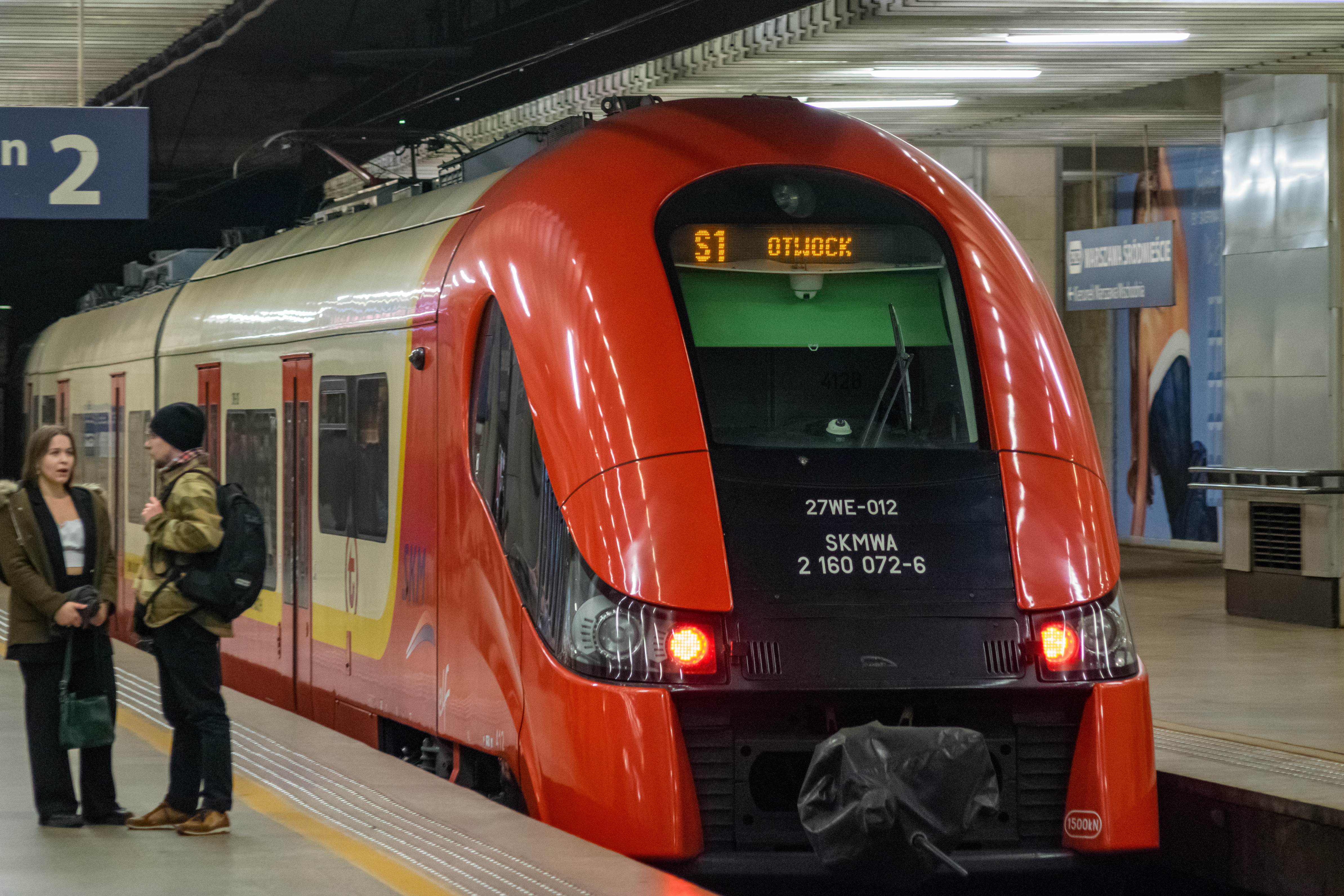 SKM 27WE leaving the station