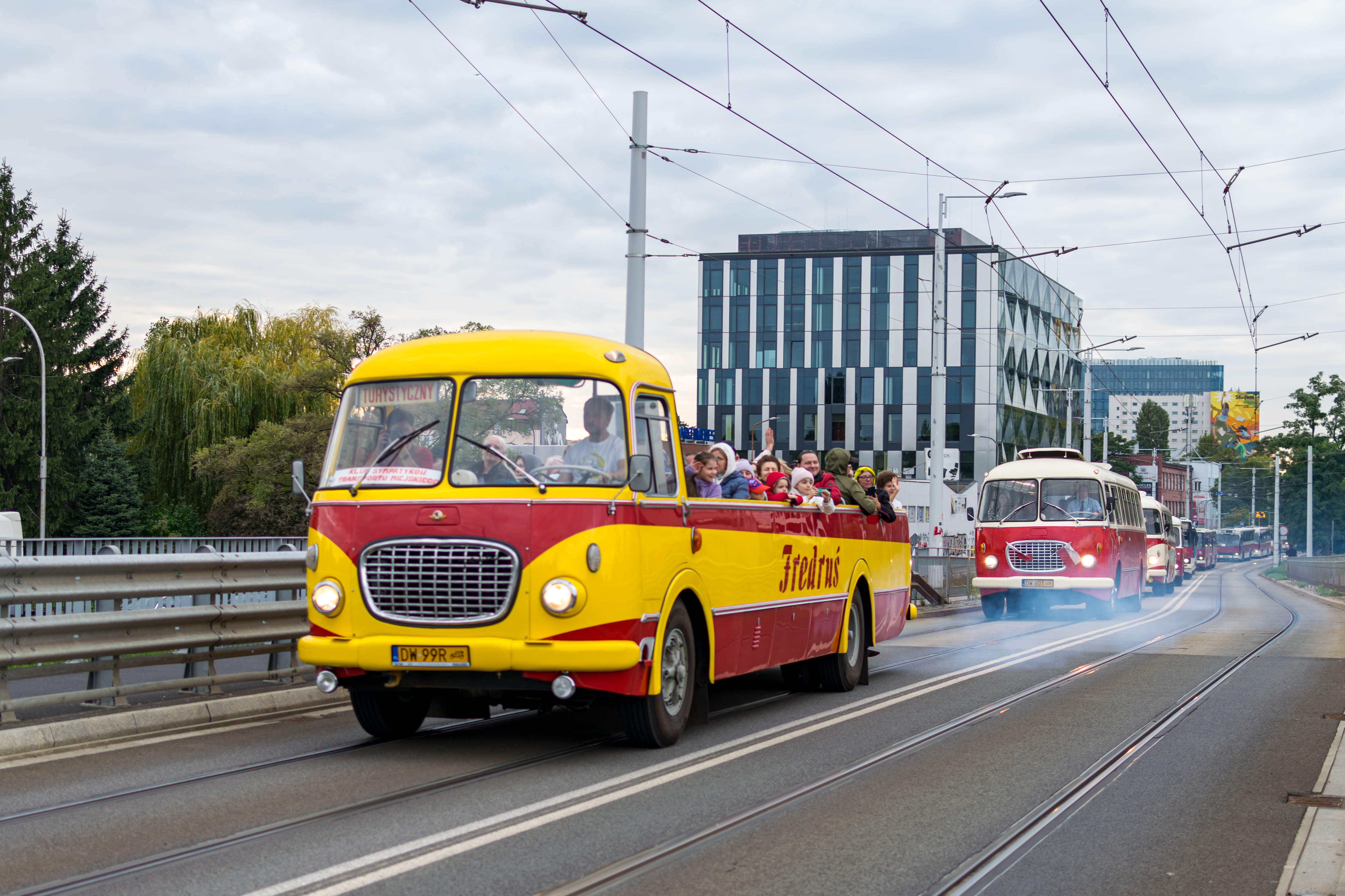 Open-back yellow-red Jelcz 272 MEX