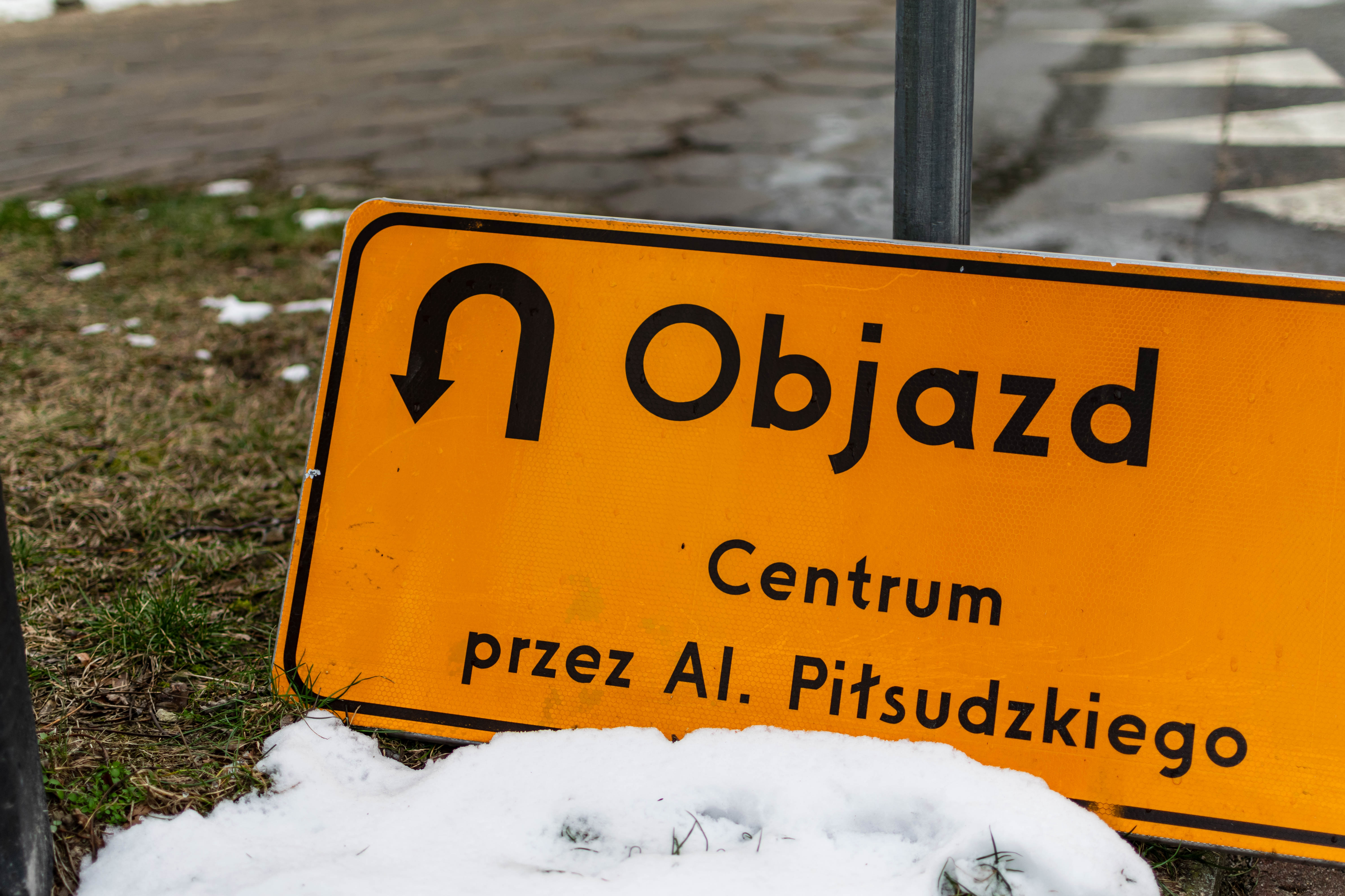 diversion sign but on ground