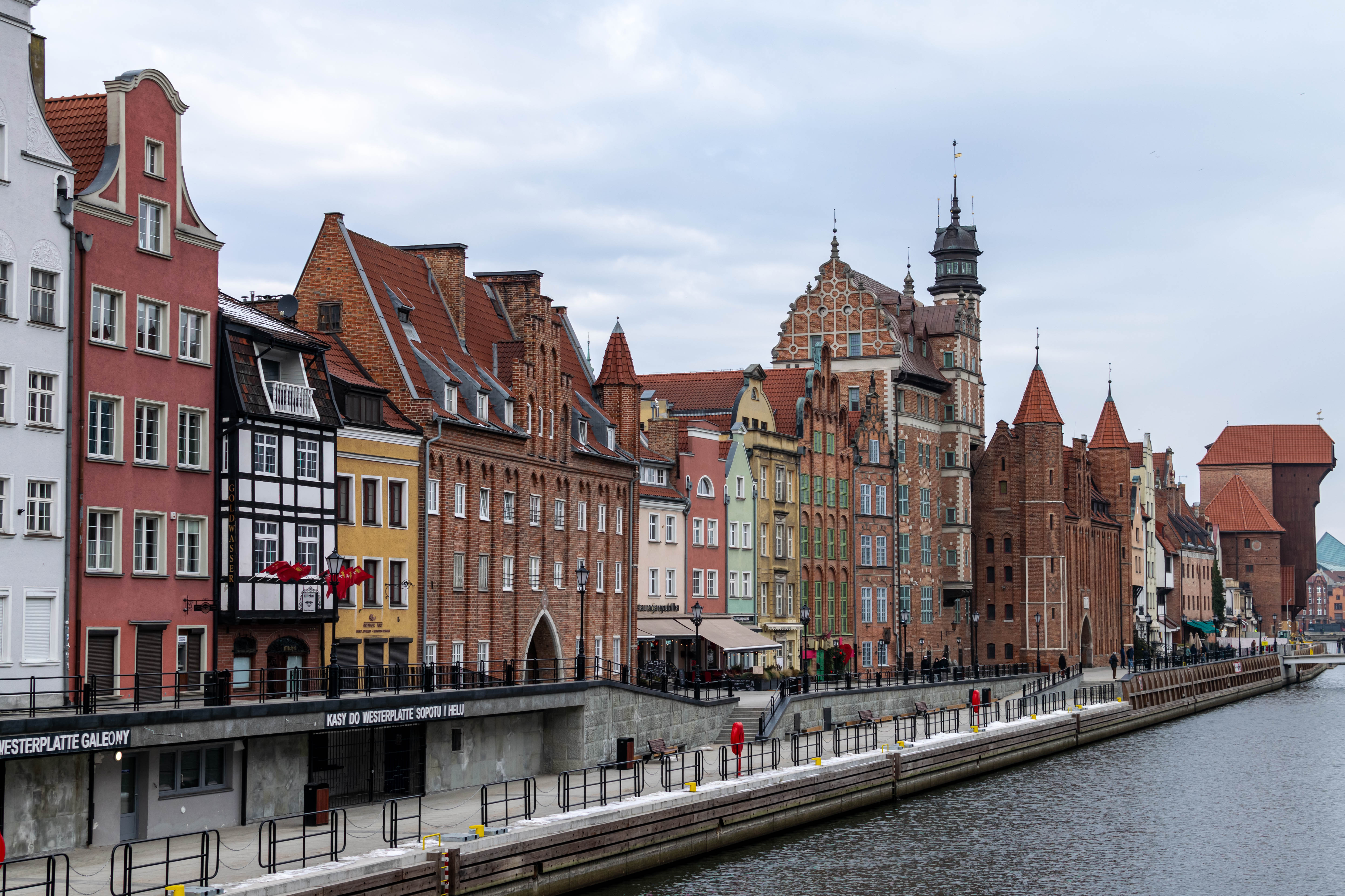 waterfront with many townhouses