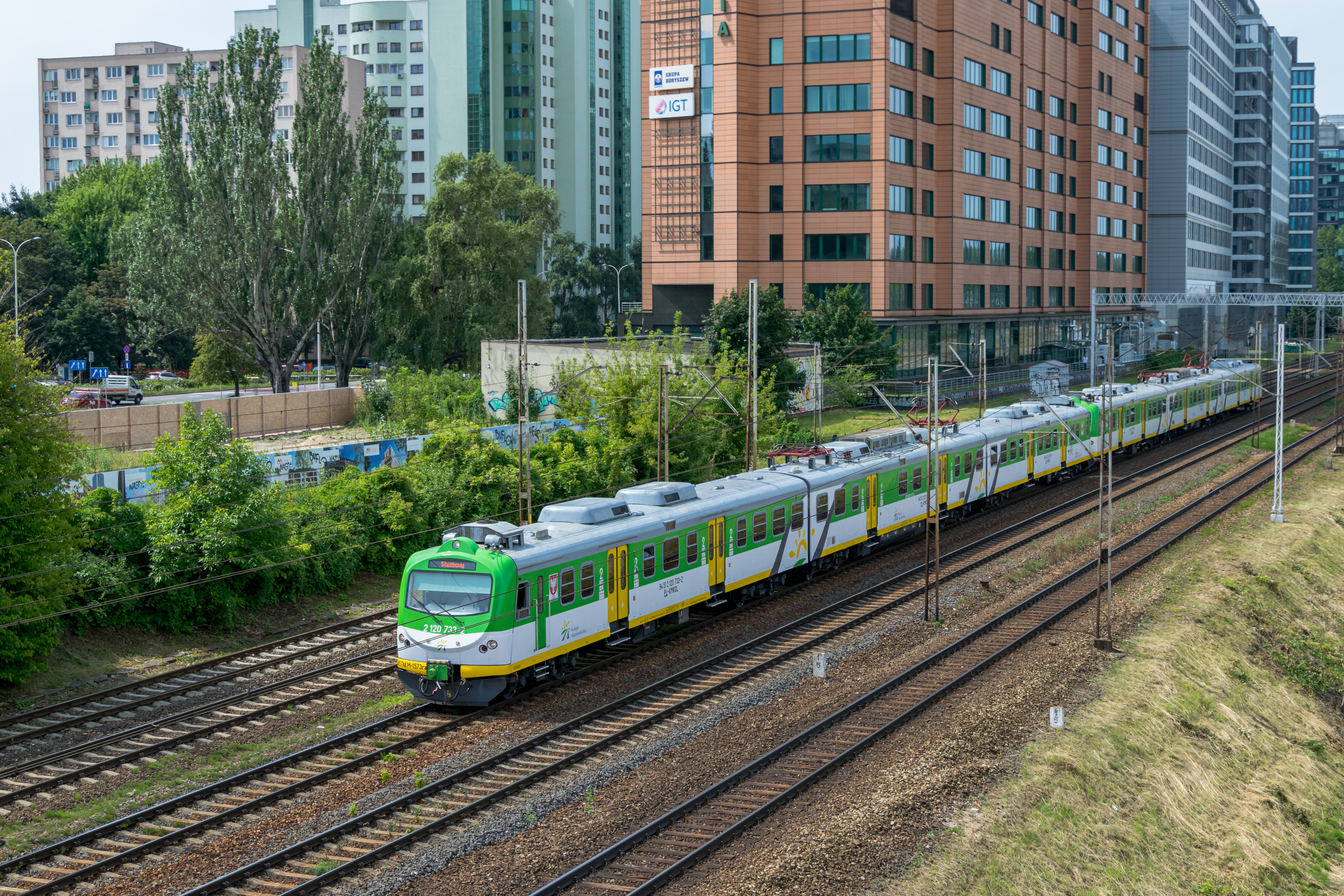 2 coupled white-green EN57AKM