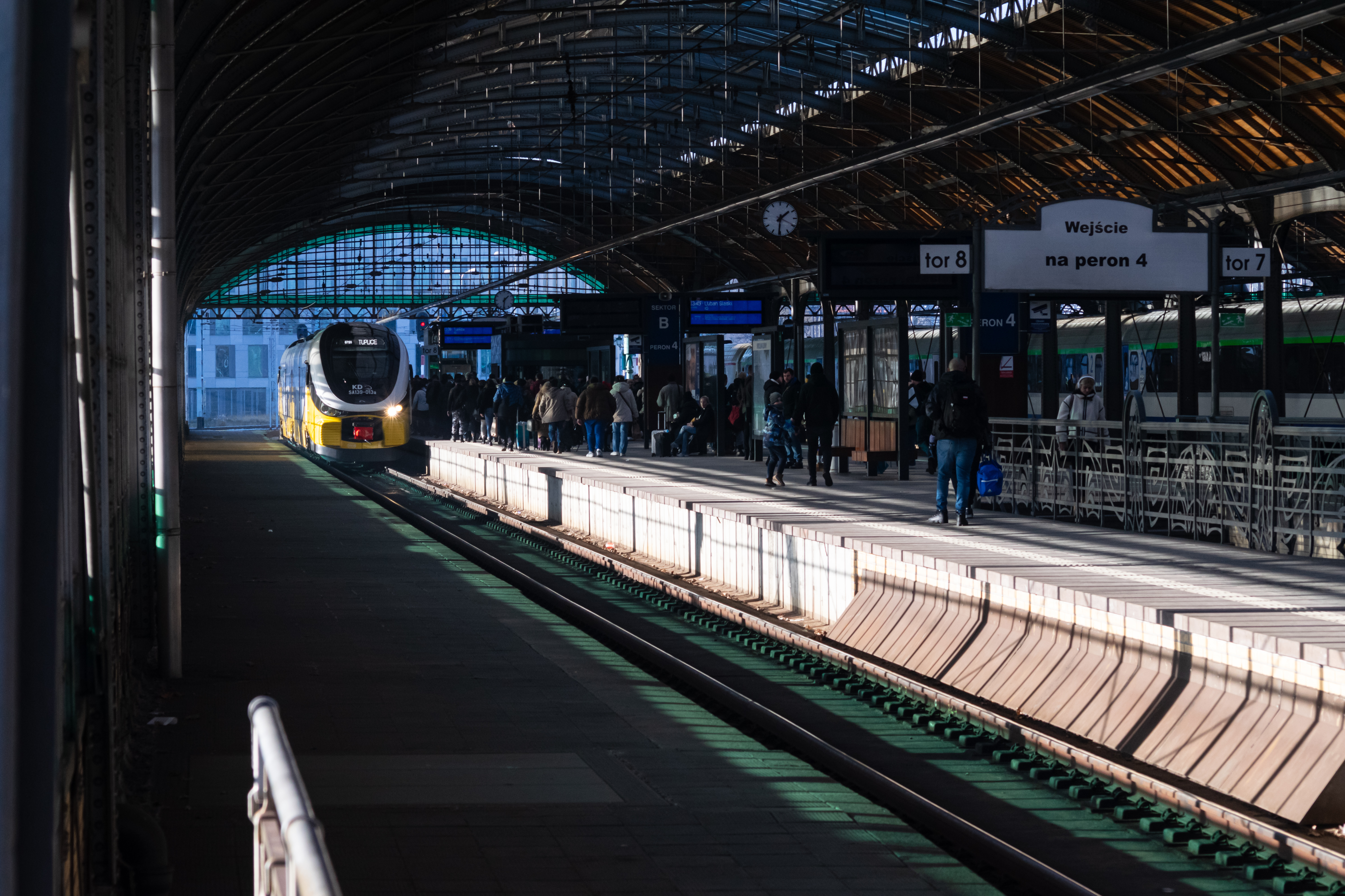 yellow-white SA139 stopped at the platform