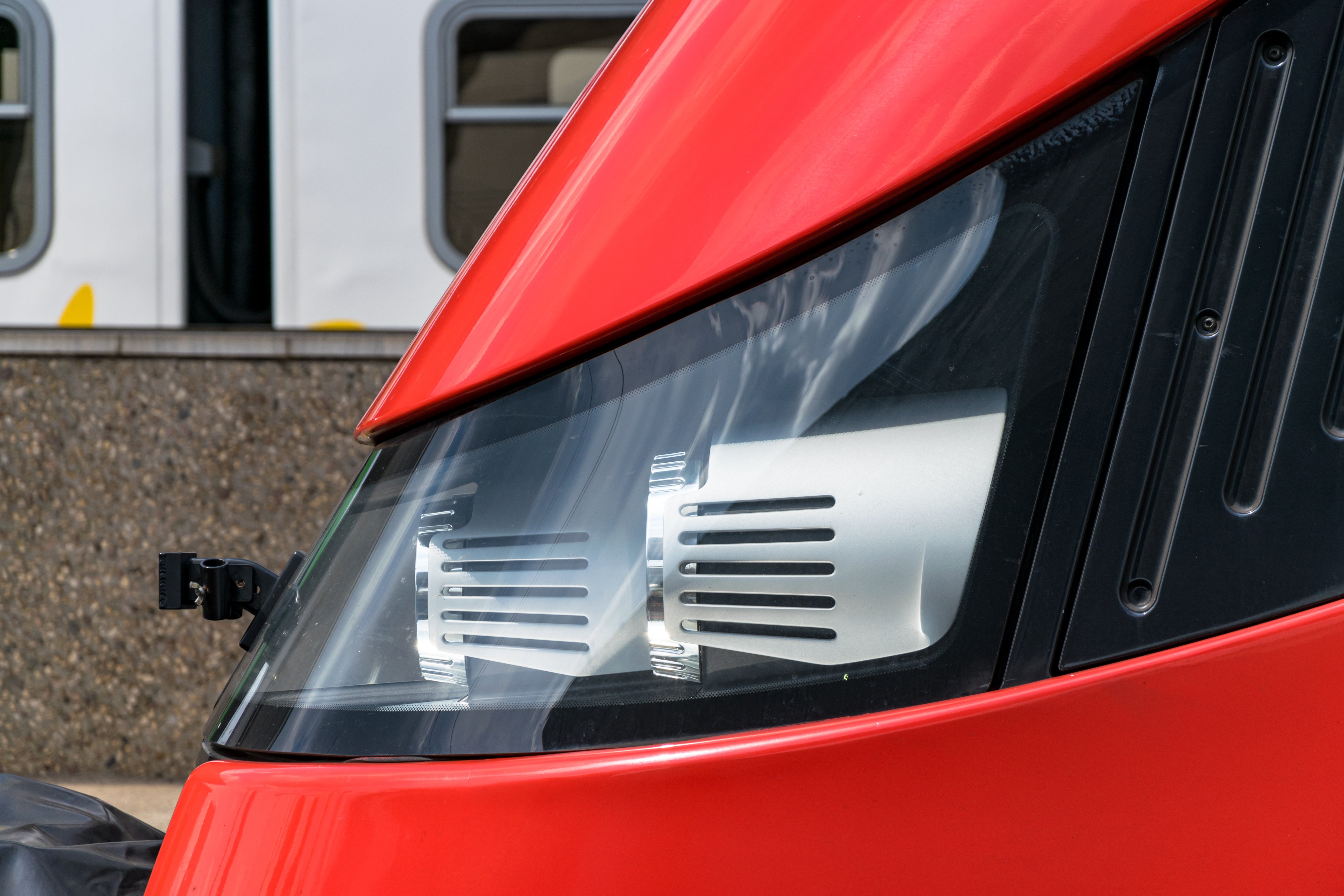 close up of front lights of Elf 1 EMU