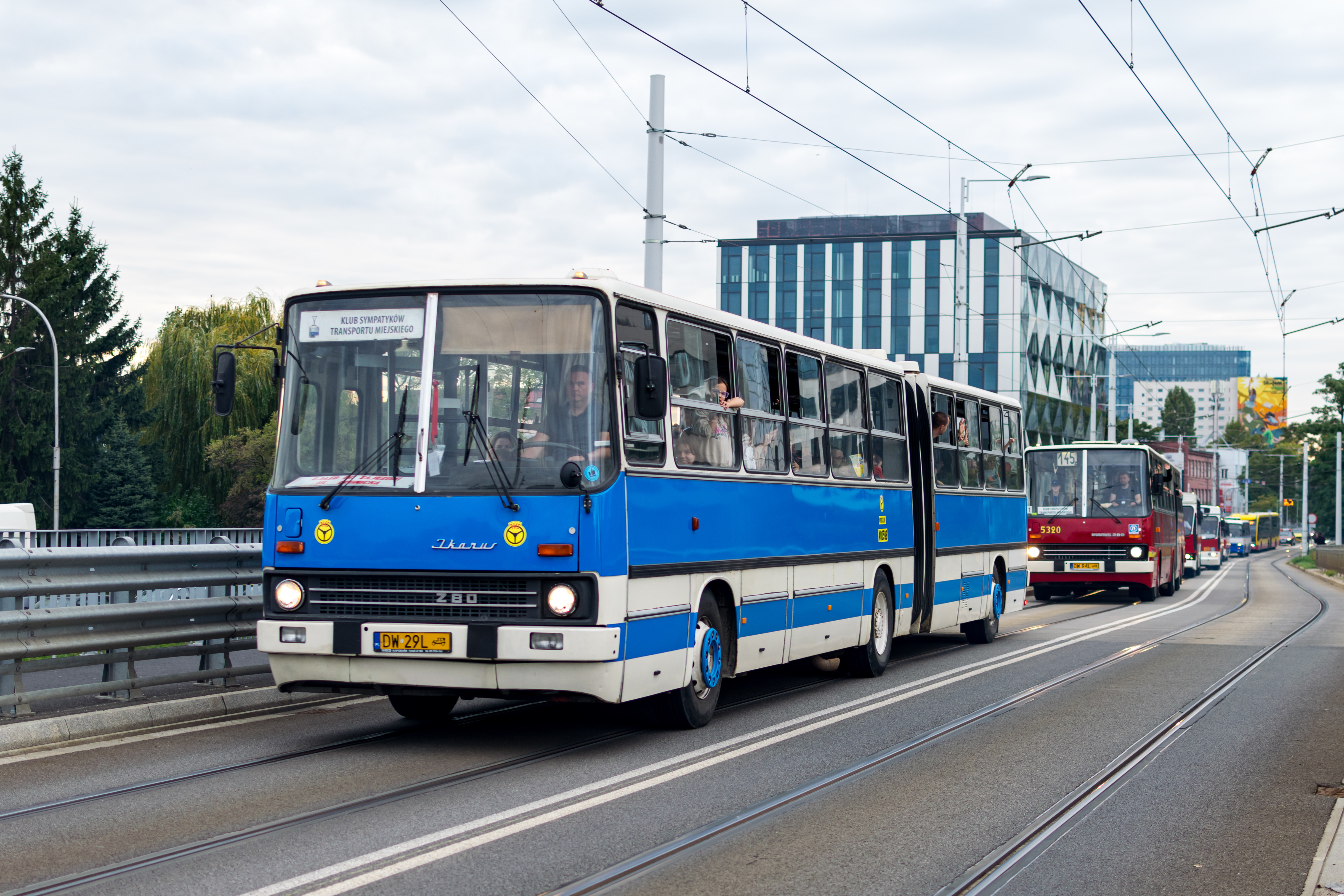 White-blue Ikarus 280