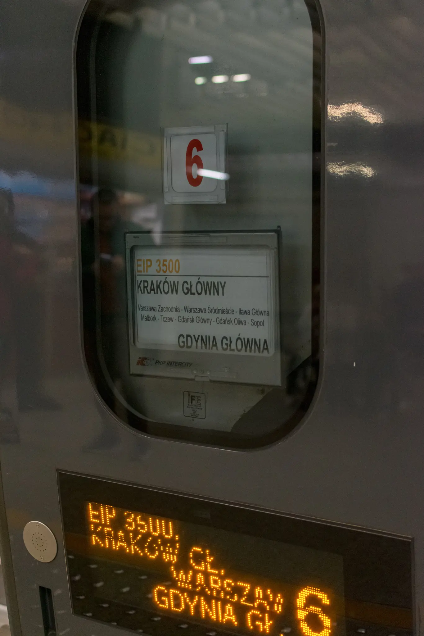 Door of a Pendolino at Warszawa Śródmieście