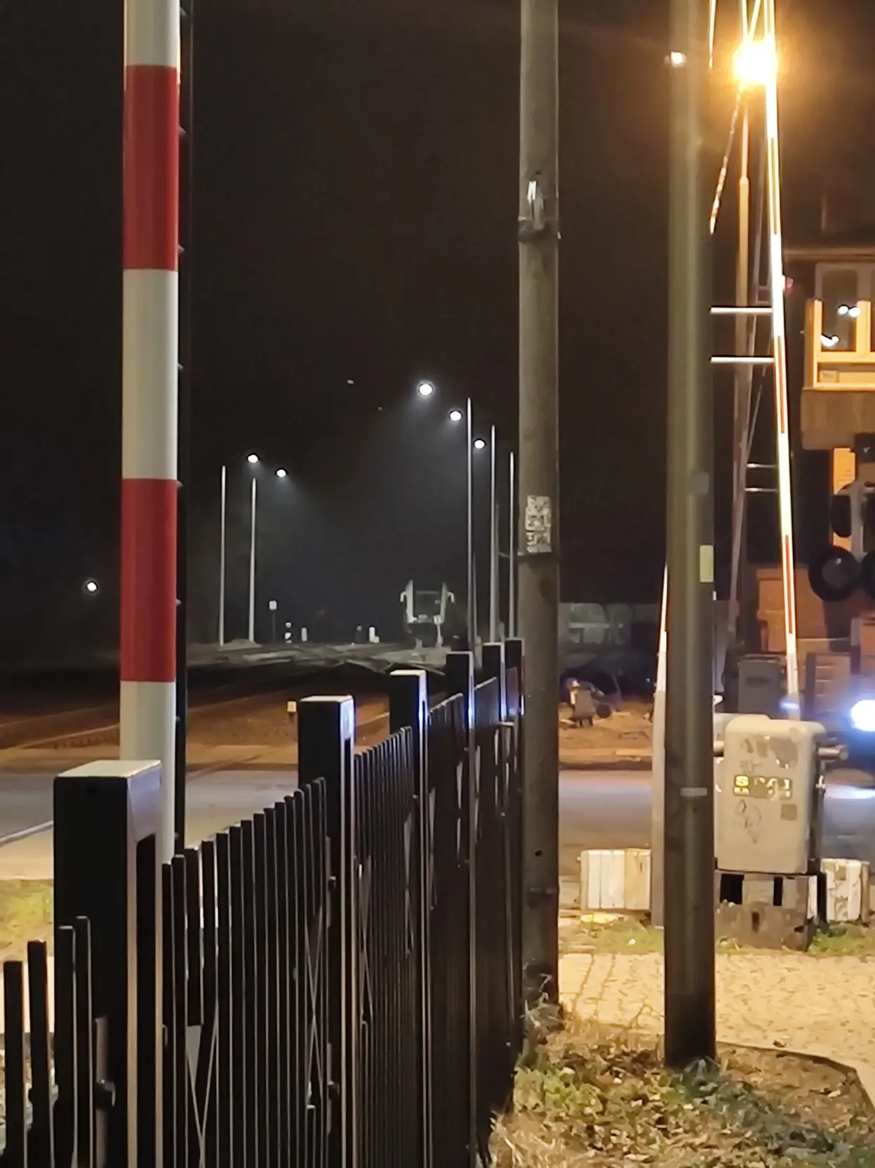 that same DMU but stopped with lights disabled