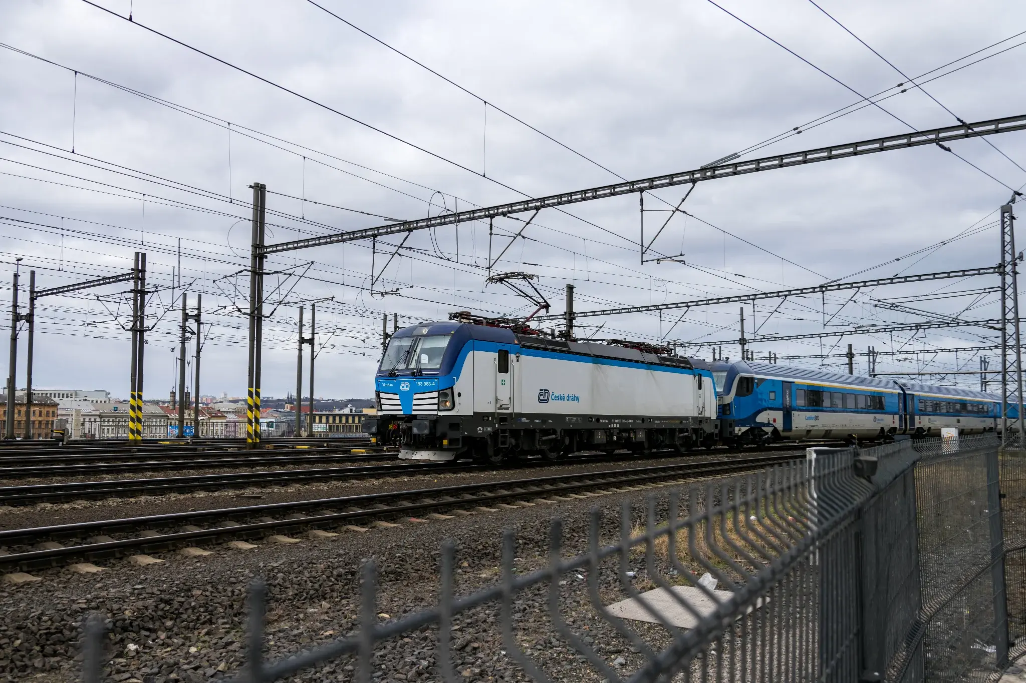 white-blue vectron with blue-white coaches