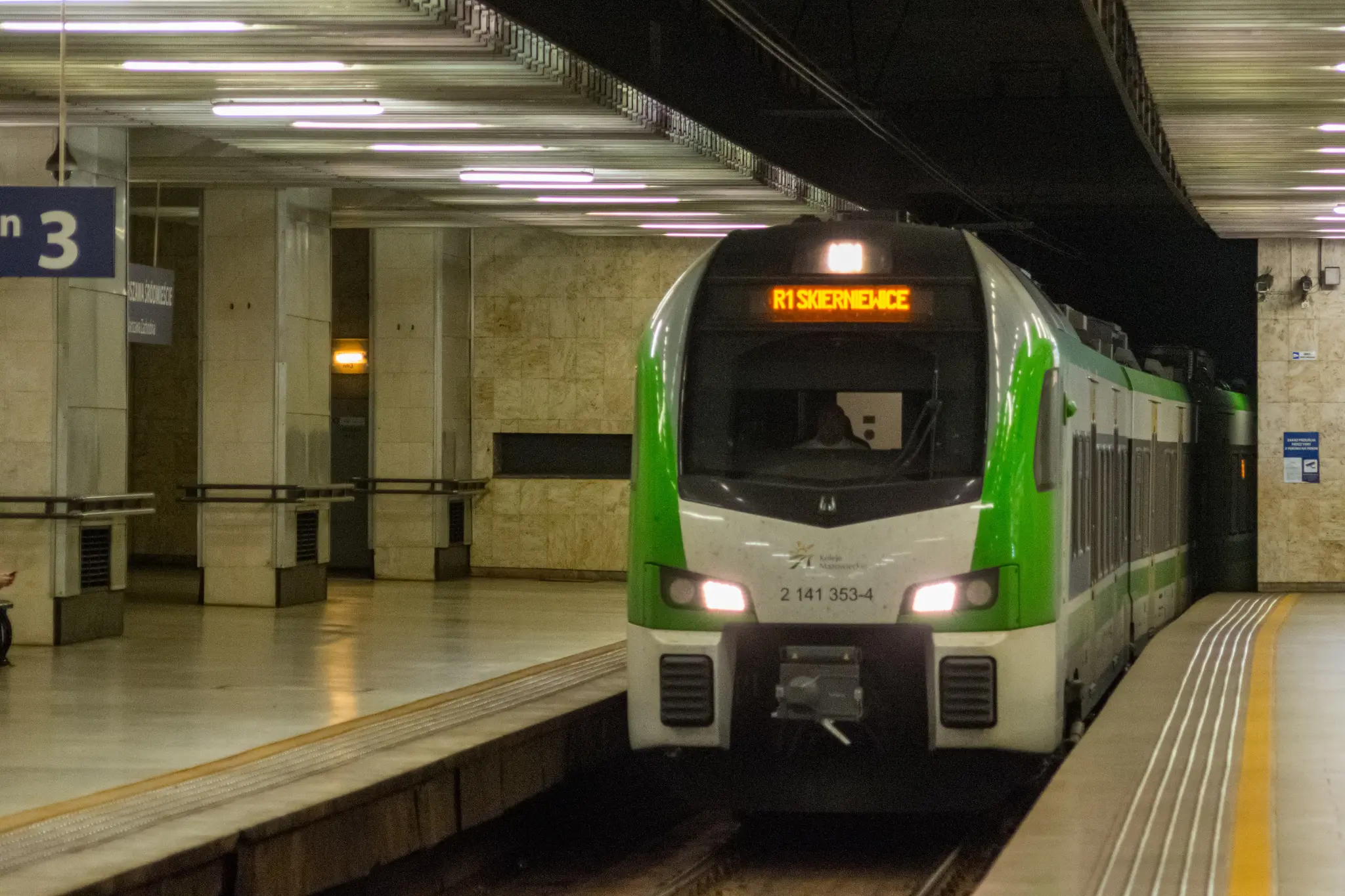 KM Flirt ER160 arriving at the station