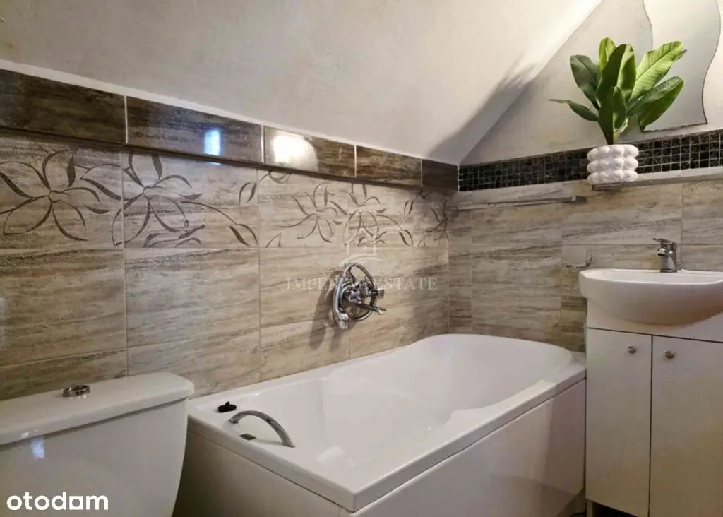 Bathroom with a bath, sink and a toilet