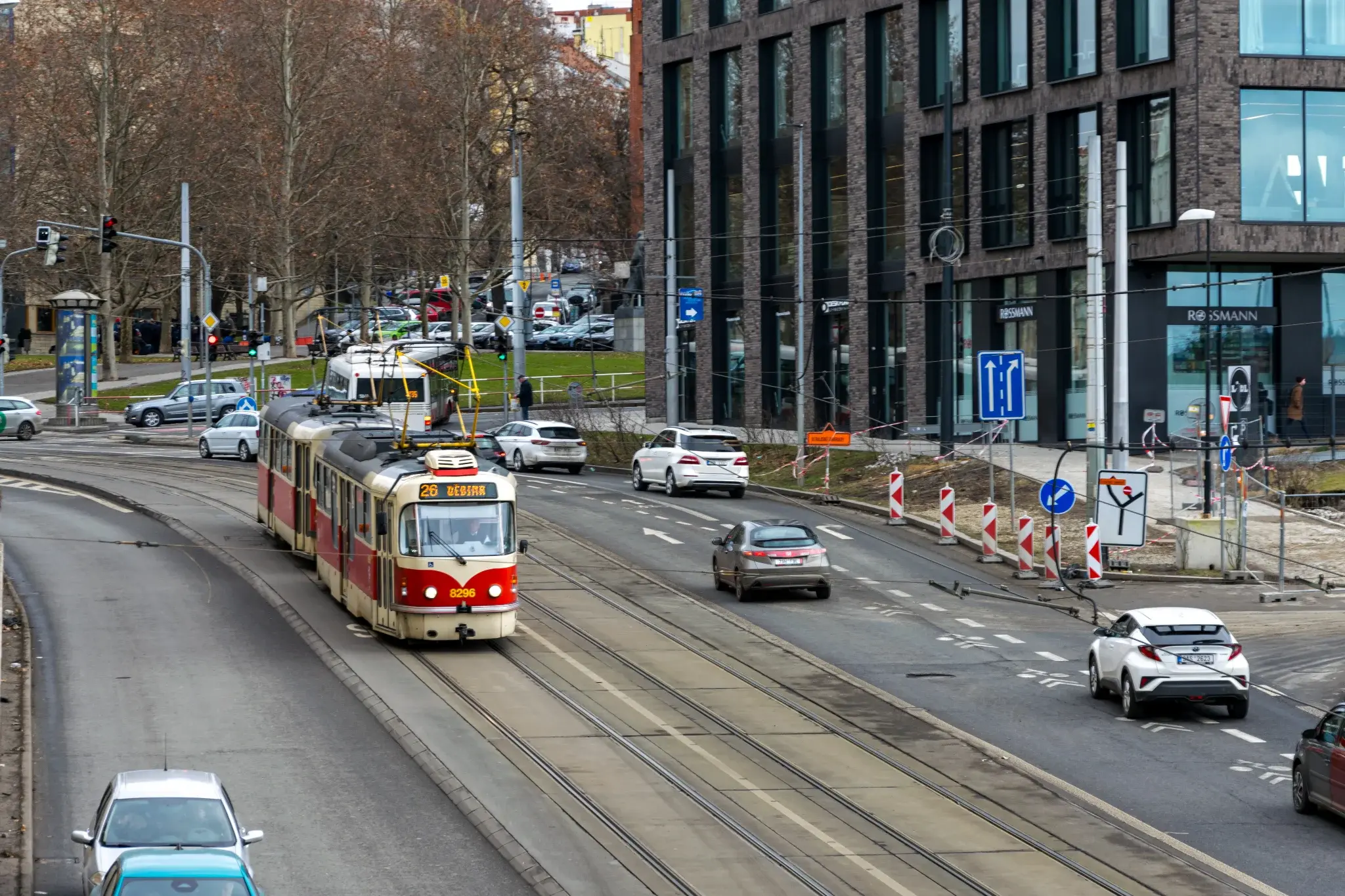two old white-red trams coupled together