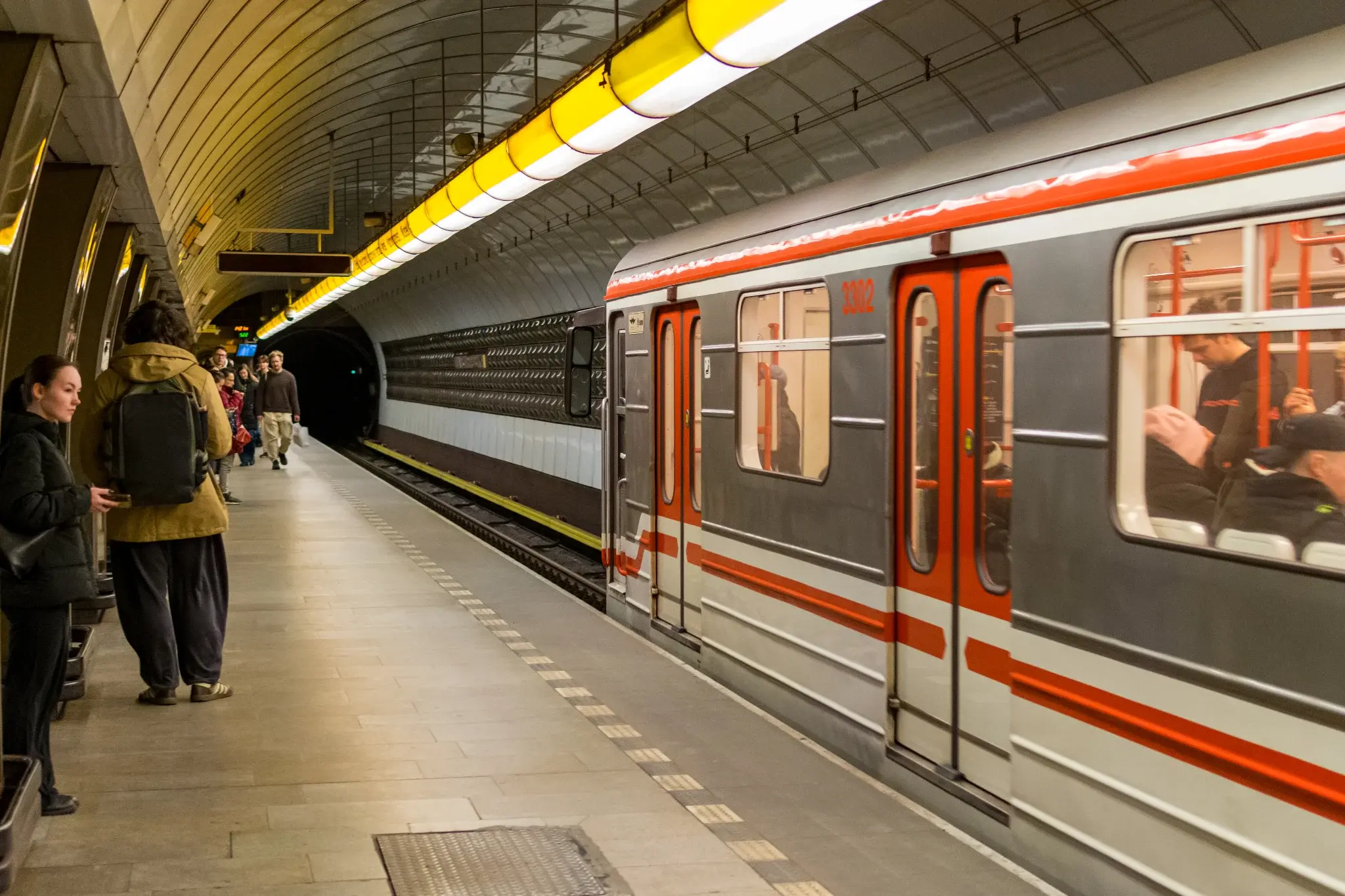 grey-red-white train arriving