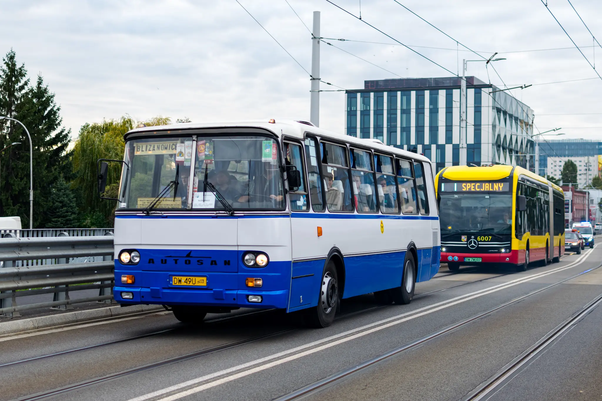 White-blue Autosan H9