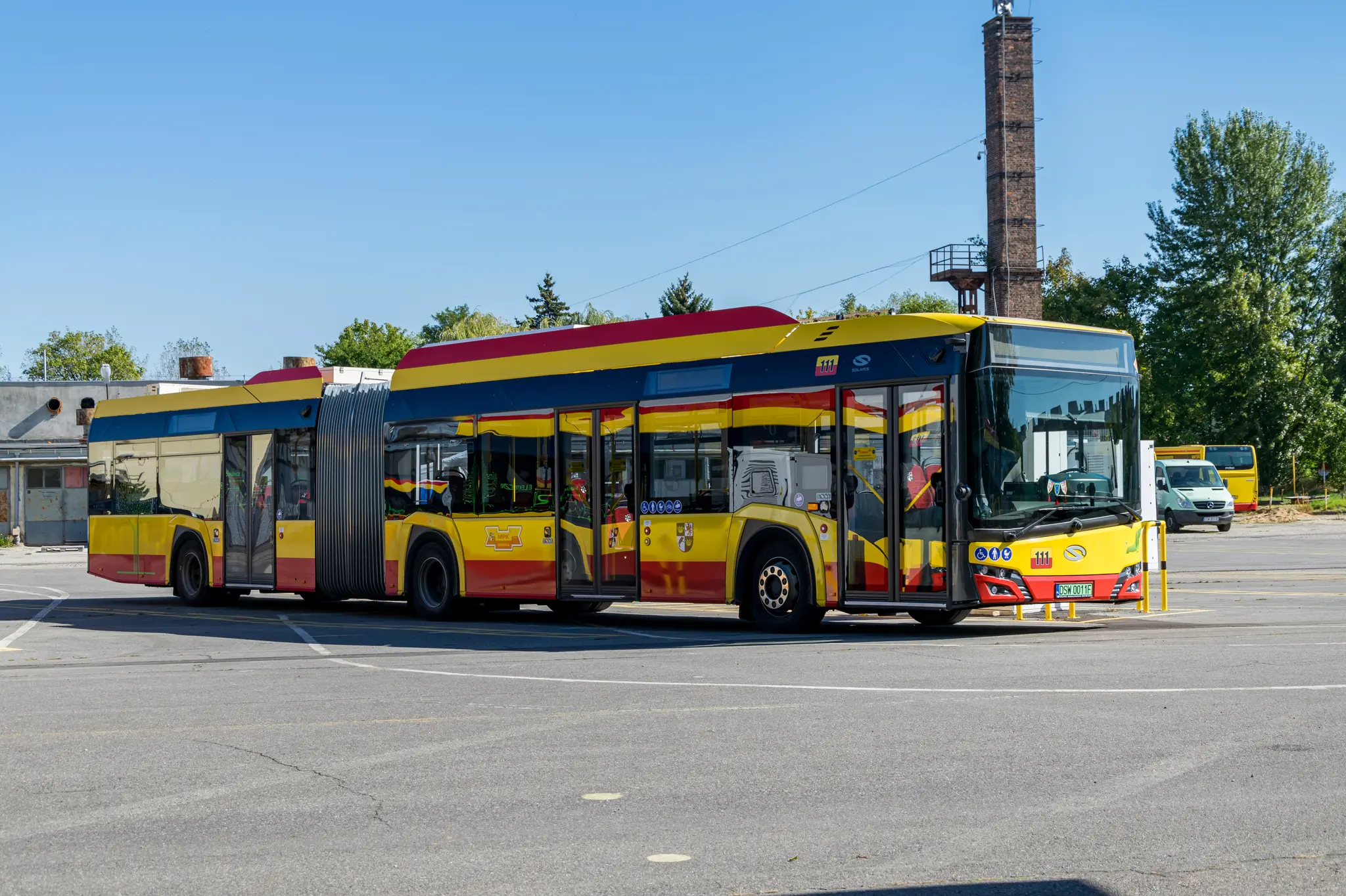 Yellow-red Solaris Urbino 18 electric articulated bus
