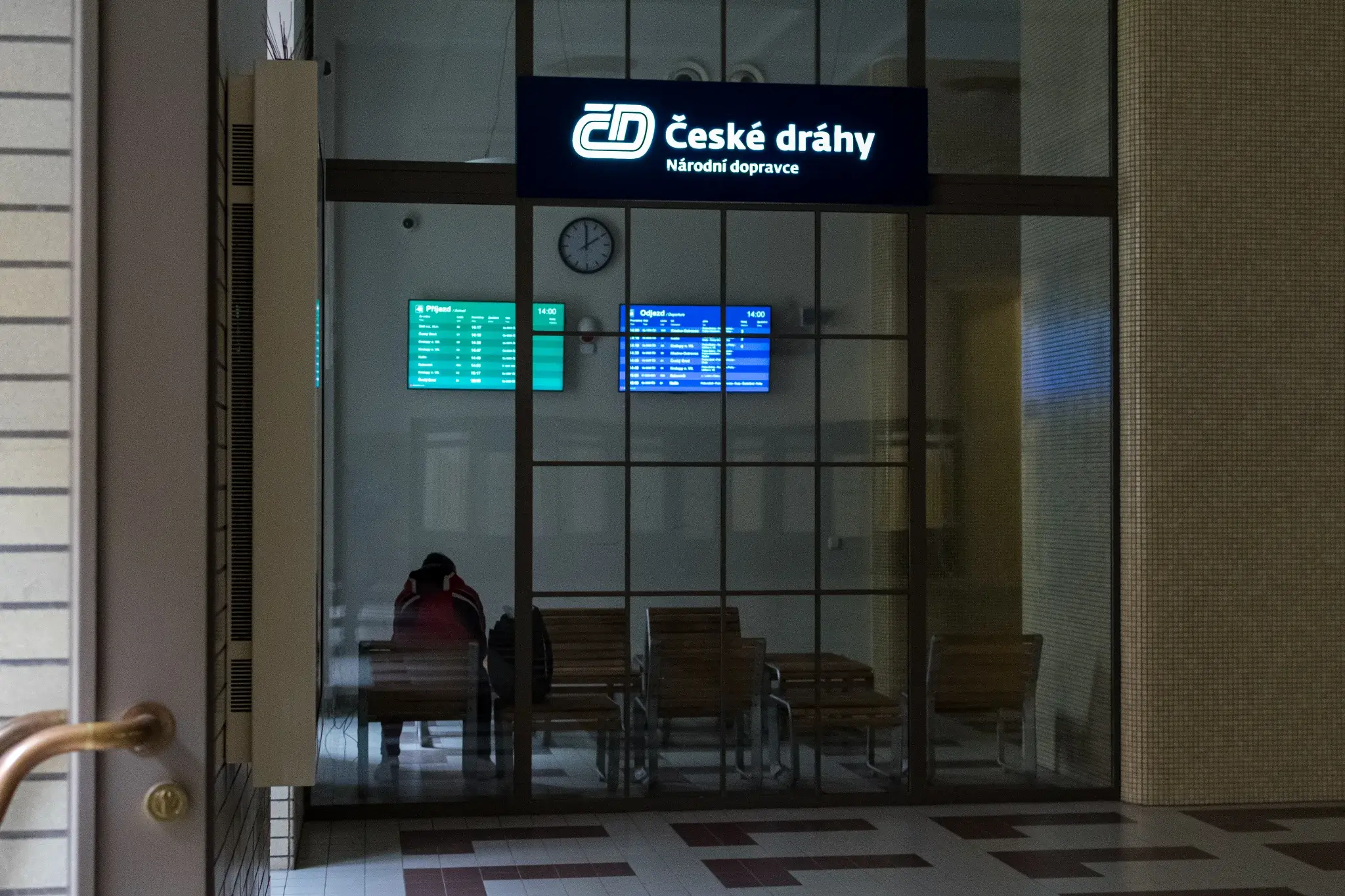 empty waiting room behind glass wall