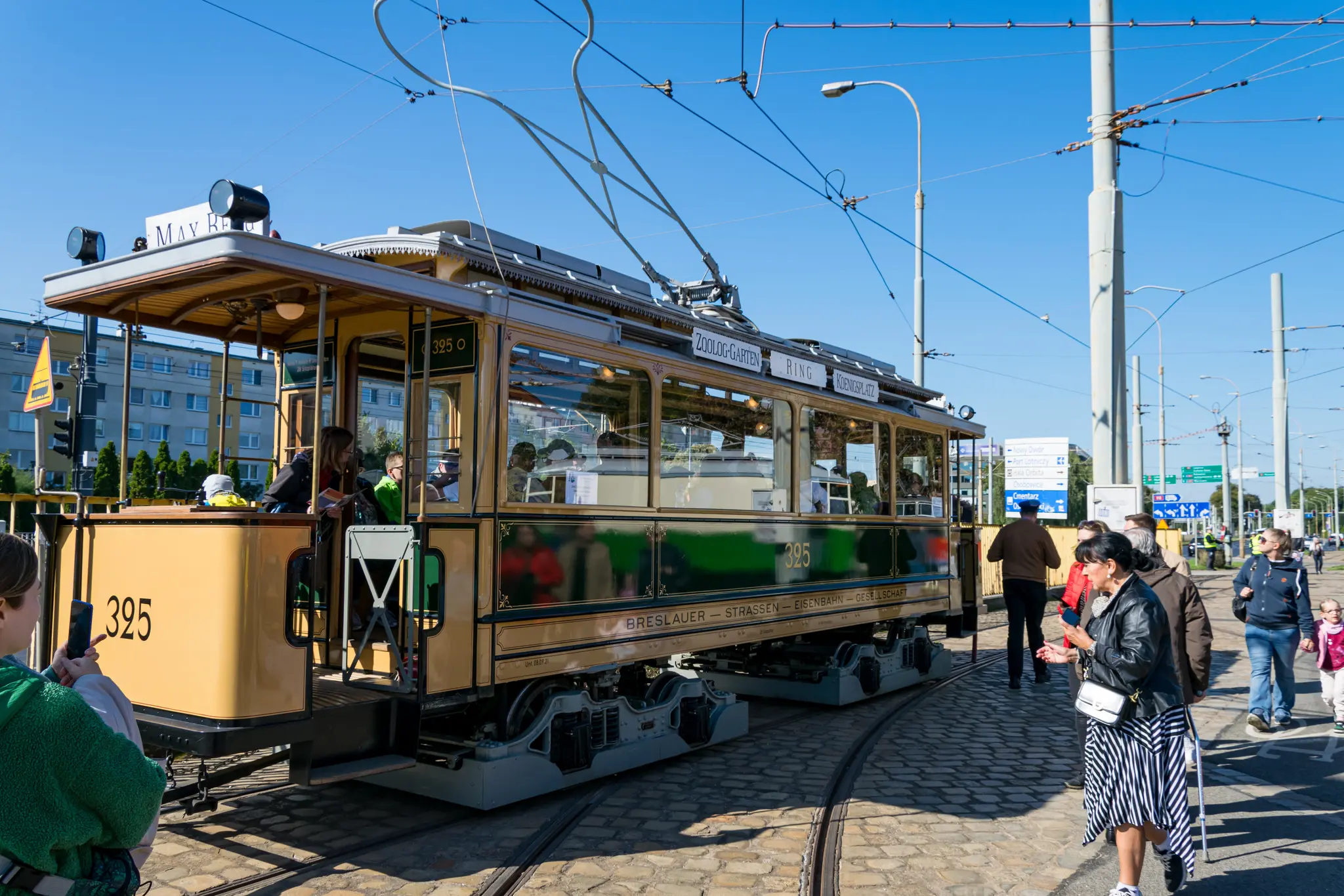 Cream-green Max Berg tram waiting for departure time