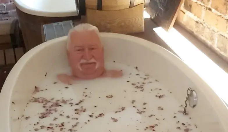 wałęsa in milk bath