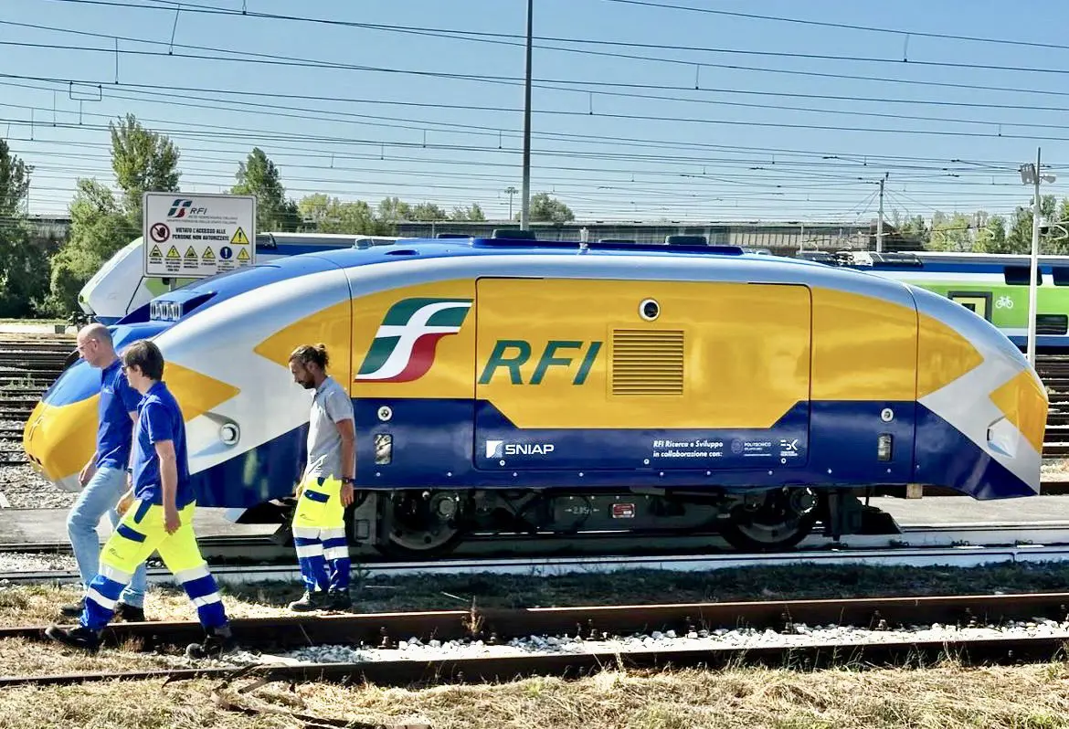 smol autonomous train car, it is like 5-6 meters long and 2.5m tall