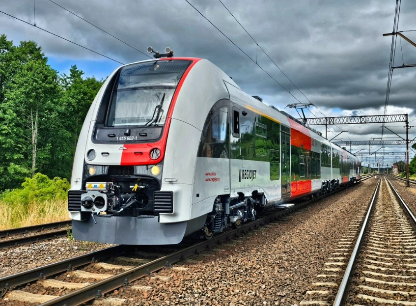 Three-car electric train in grey with big red vertical stripes